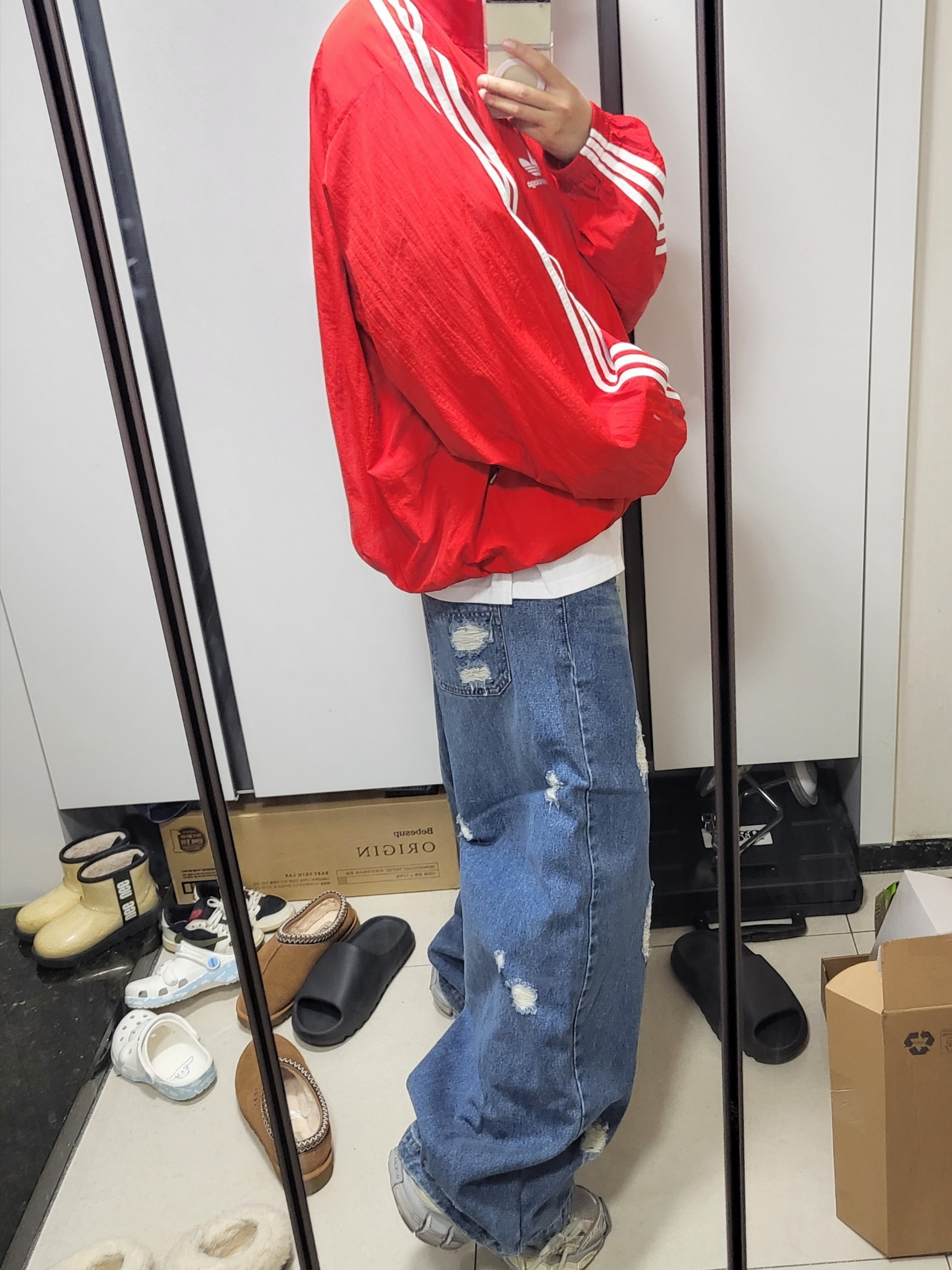 Balenciaga x Adidas Tracksuit Jacket Red, Juun.J Denim One Tuck Wide Pants Blue - 23FW 착용 스타일