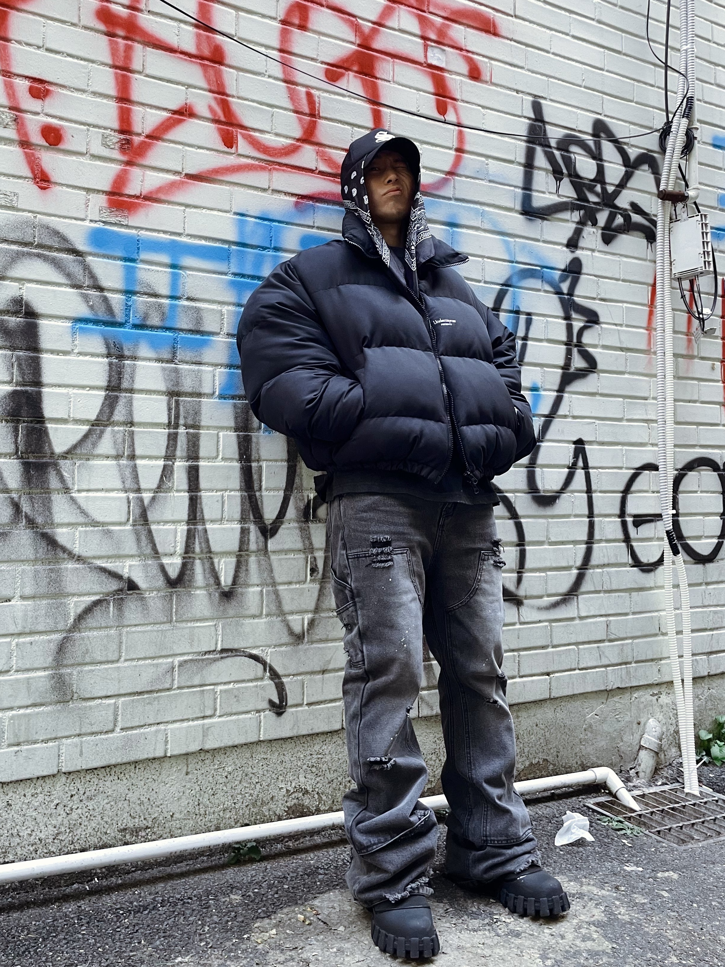 Undermycar Mu.15 Anti Fxxking Logo Play Triple Logo Crop Padding Jacket Black, Timberland x Humberto Leon 6 Inch Boot Black - Medium 착용 스타일 - 1