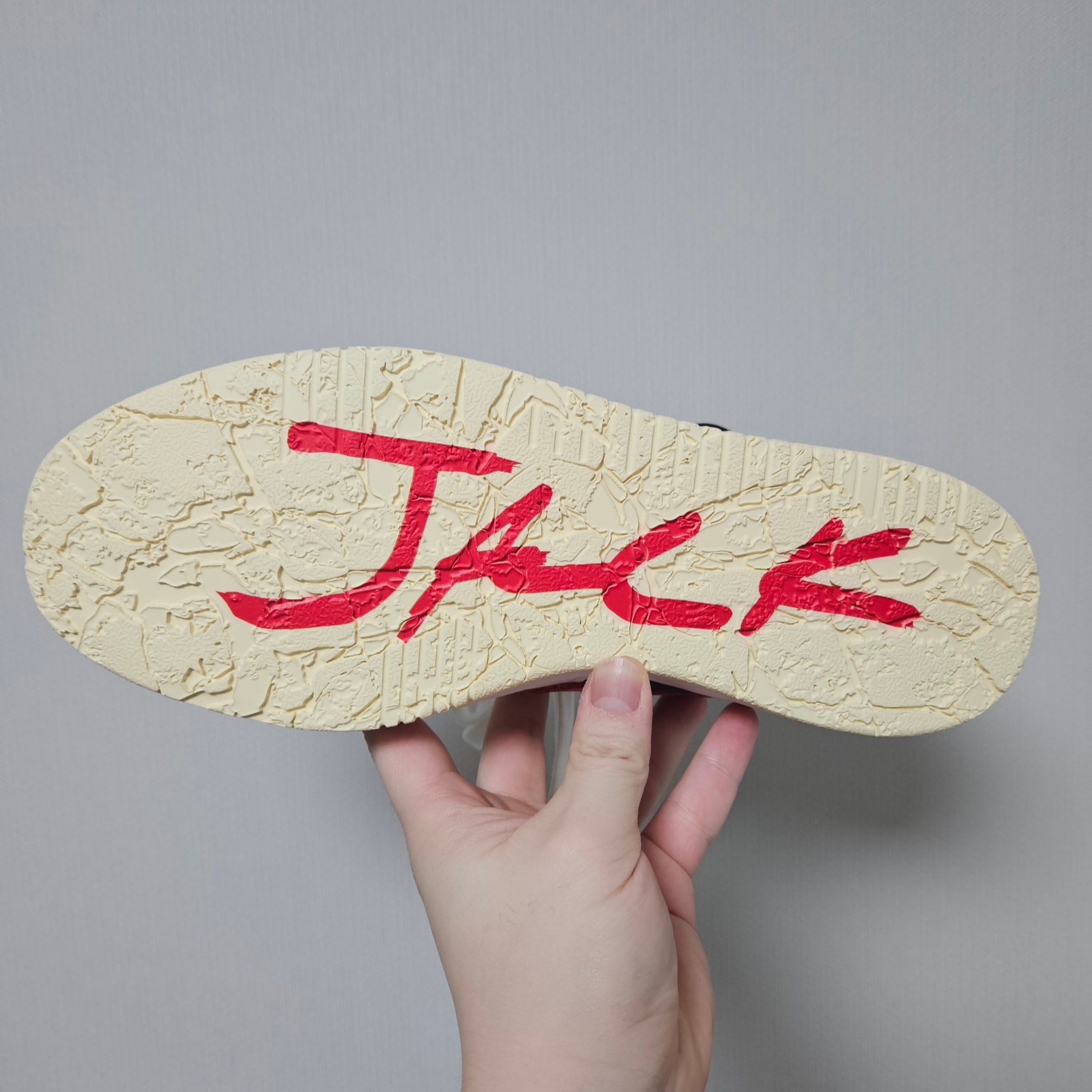 Jordan x Travis Scott Jumpman Jack TR Black and Dark Mocha, Jordan x Travis Scott Jumpman Jack TR University Red 착용 스타일 - 3