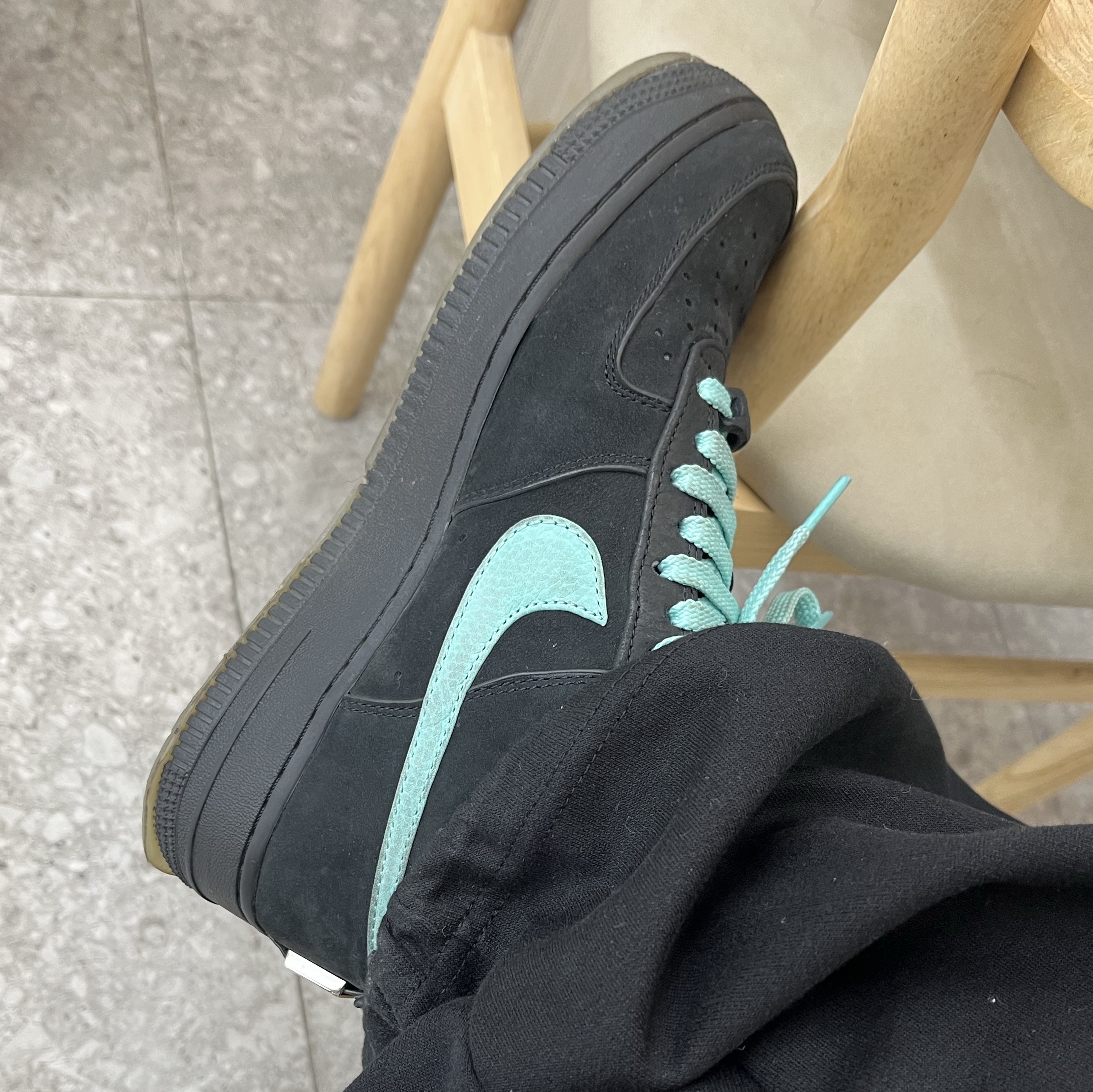 Chrome Hearts x Rolling Stones Hoodie White Blue, Chrome Hearts Horseshoe Floral Fleece Zip-Up Hoodie Black 착용 스타일 - 3