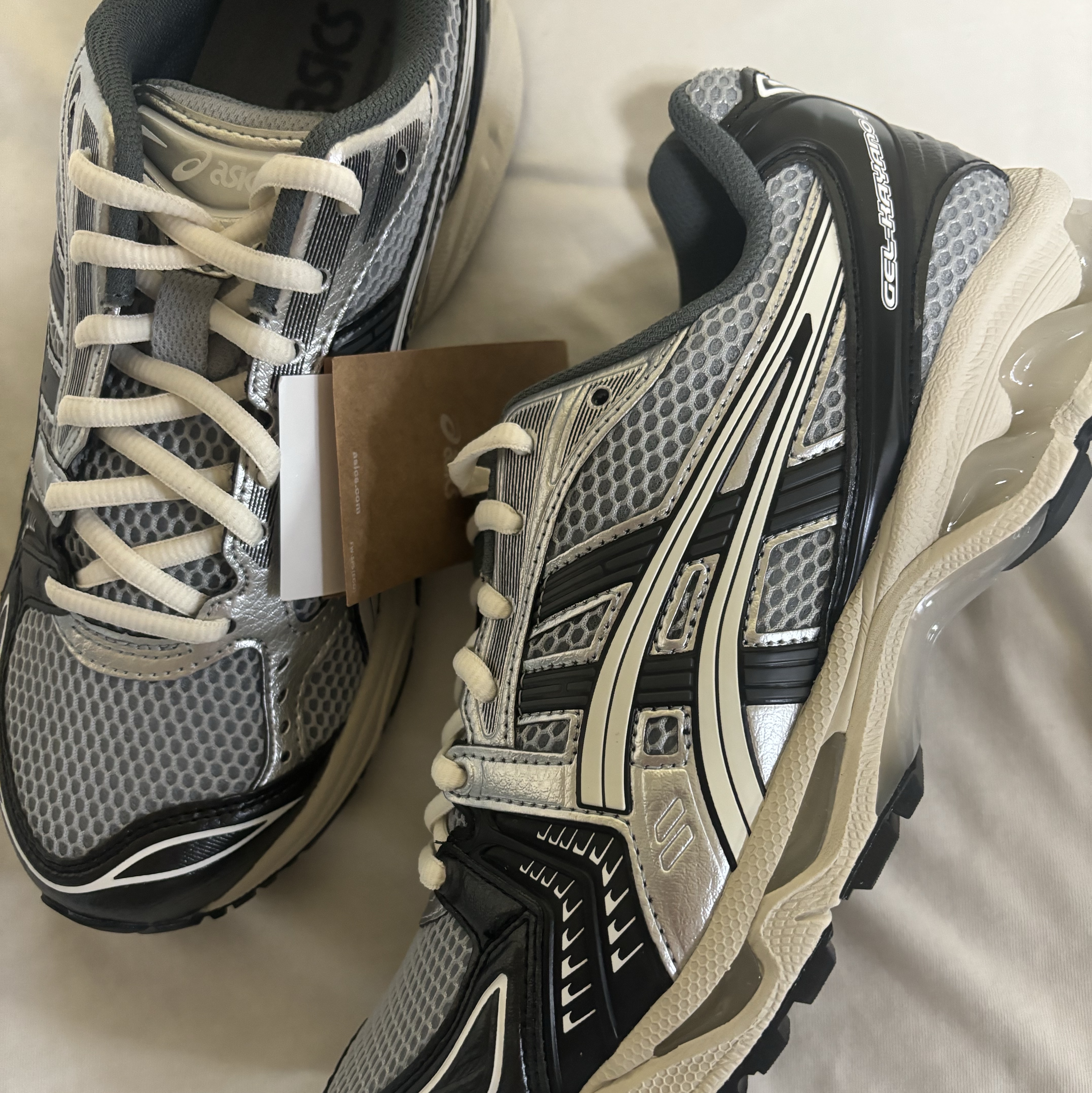 Asics Gel-Kayano 14 Black Glacier Grey 착용 스타일