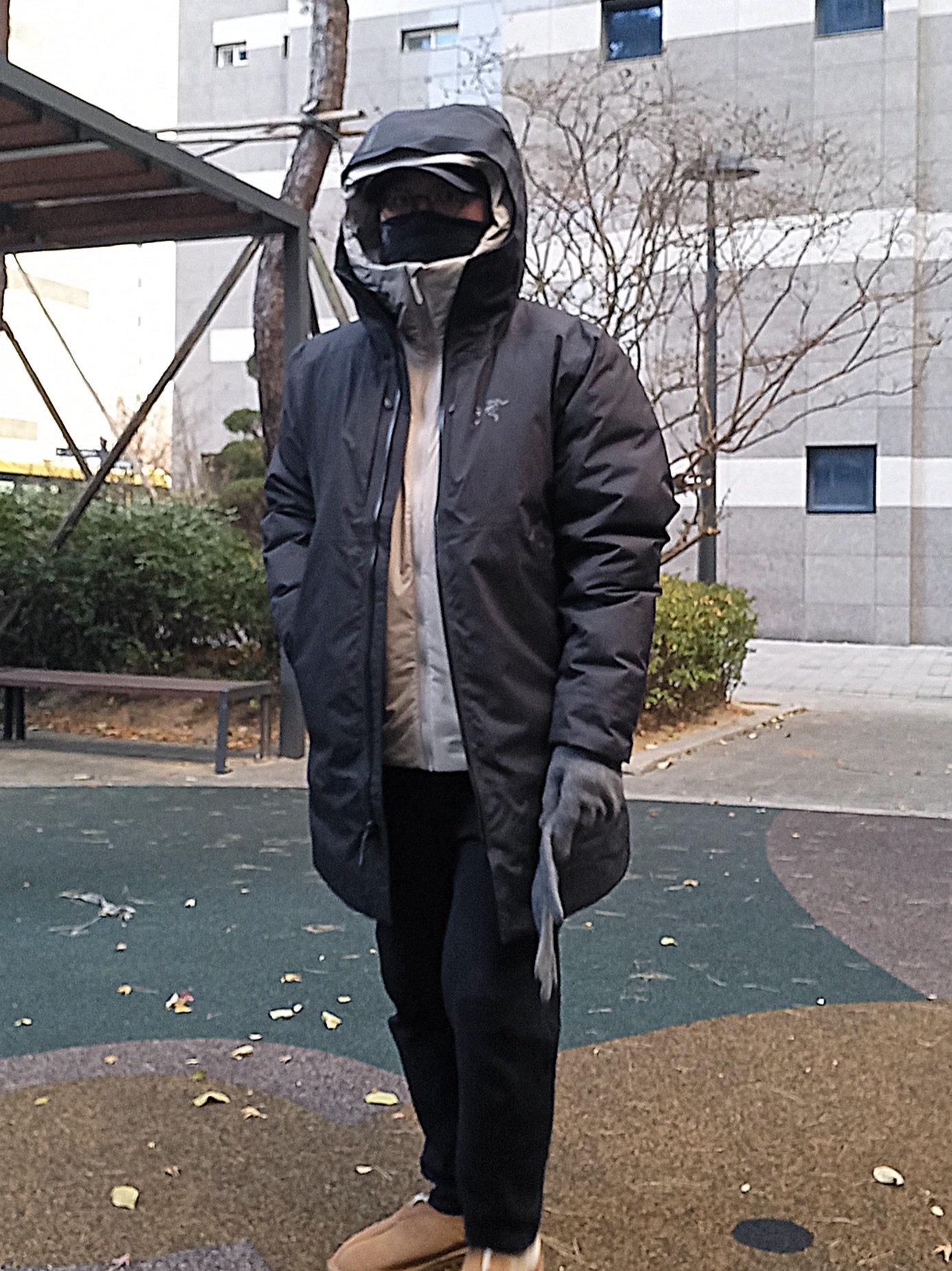 Arc'teryx Atom Heavyweight Hoody Rune, UGG Neuman Chestnut 착용 스타일 - 7