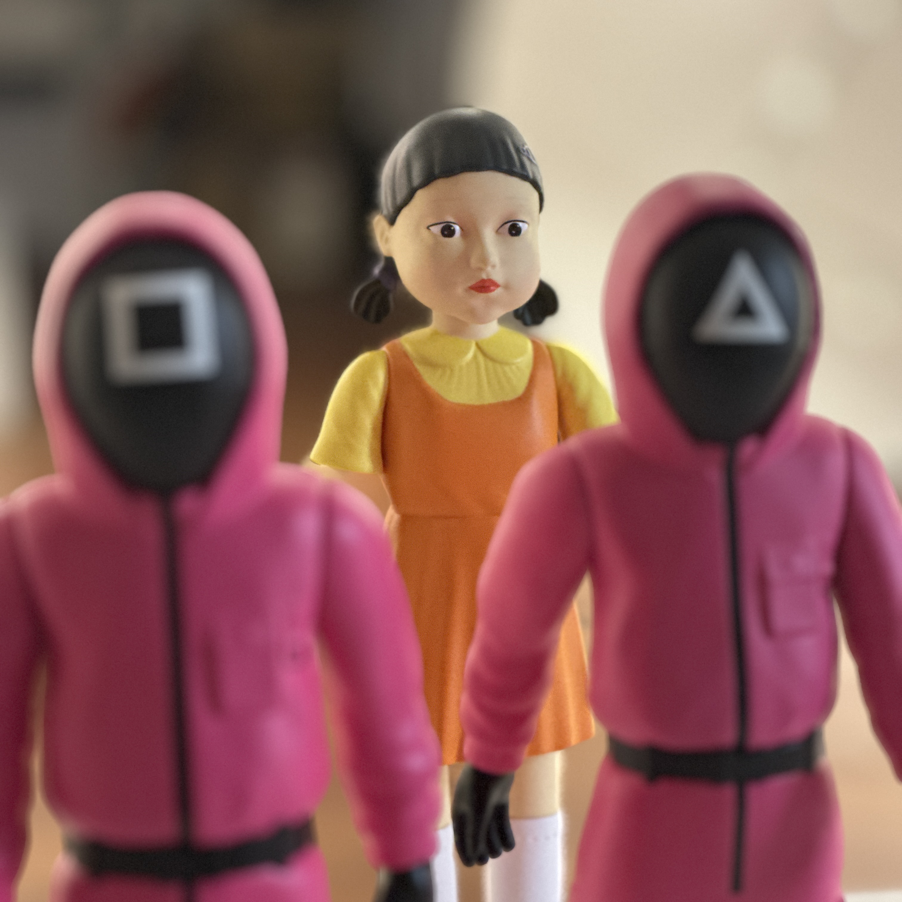 Squid Game Young-Hee Vinyl Figure 9.8 Inch (Open Edition) 착용 스타일