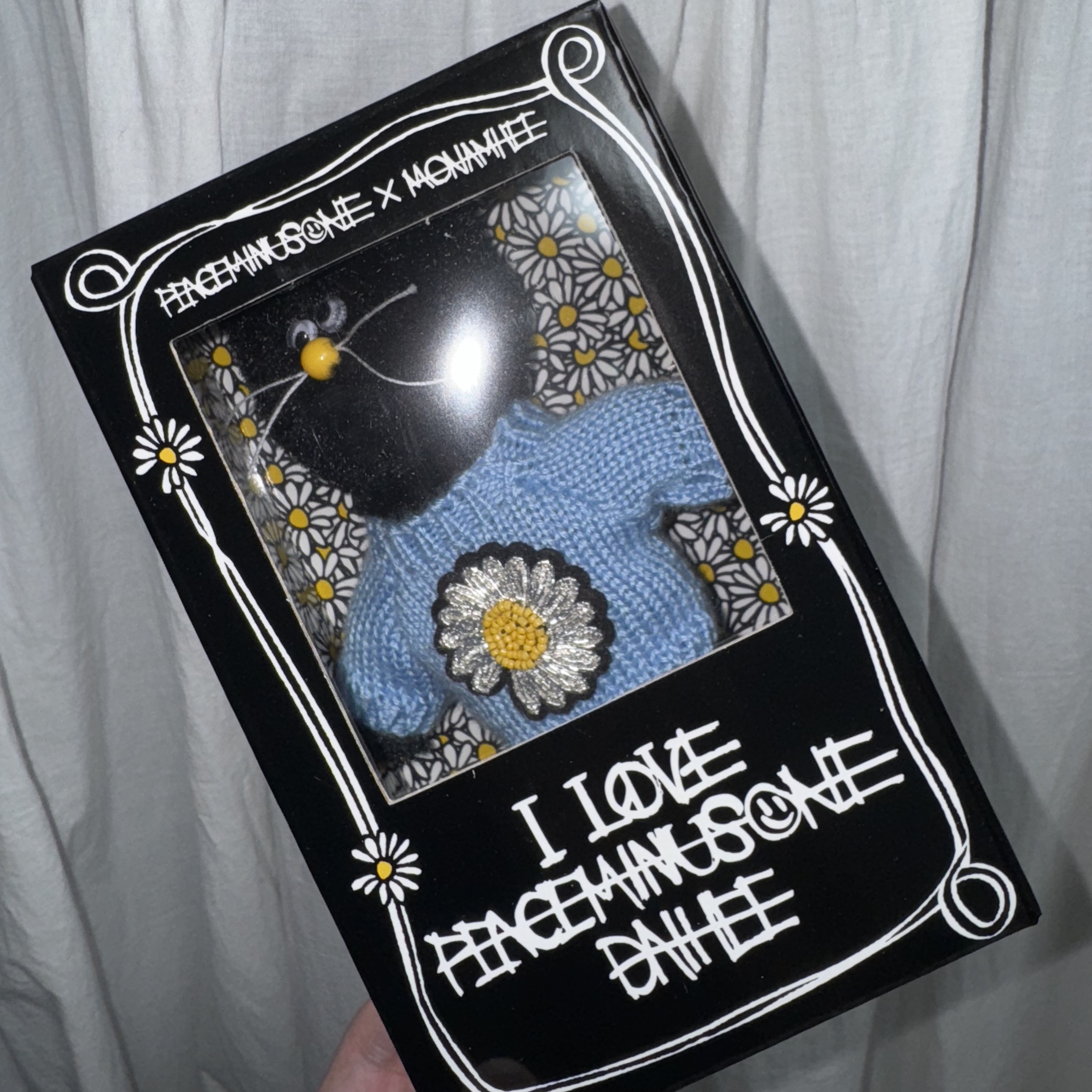 Monamhee x Peaceminusone Daihee Plush Keyring 착용 스타일