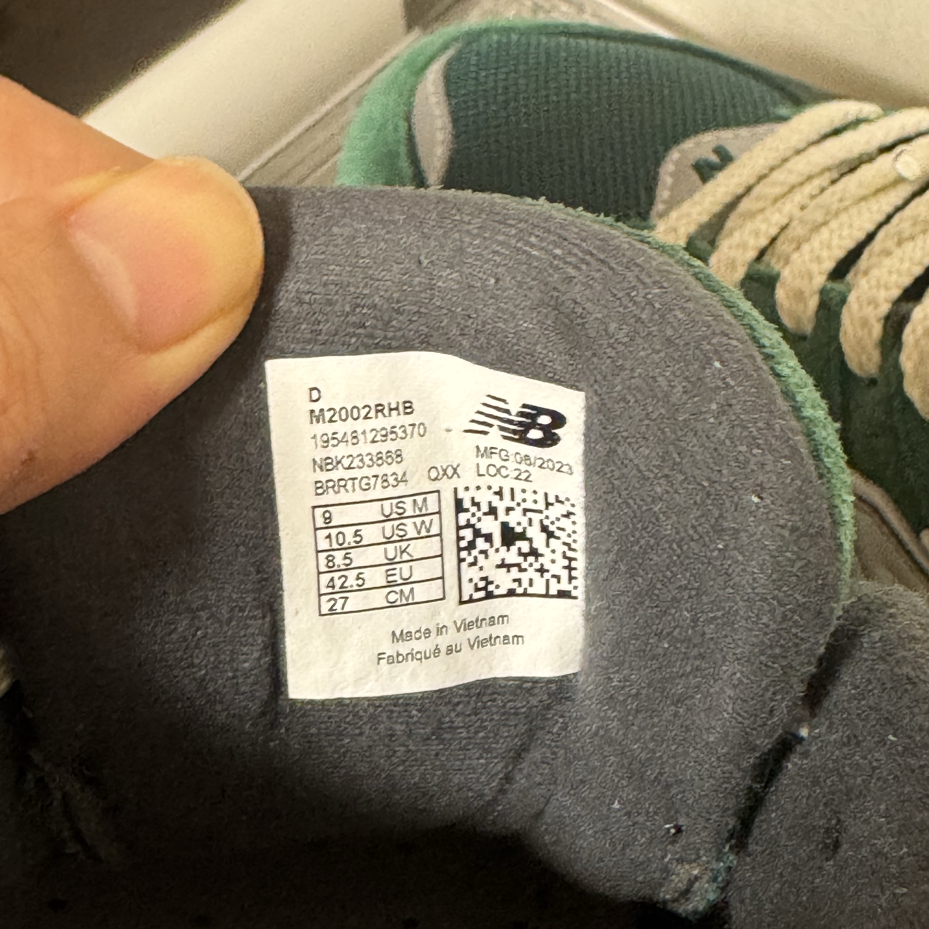 New Balance 2002R Nightwatch Green 착용 스타일 - 3