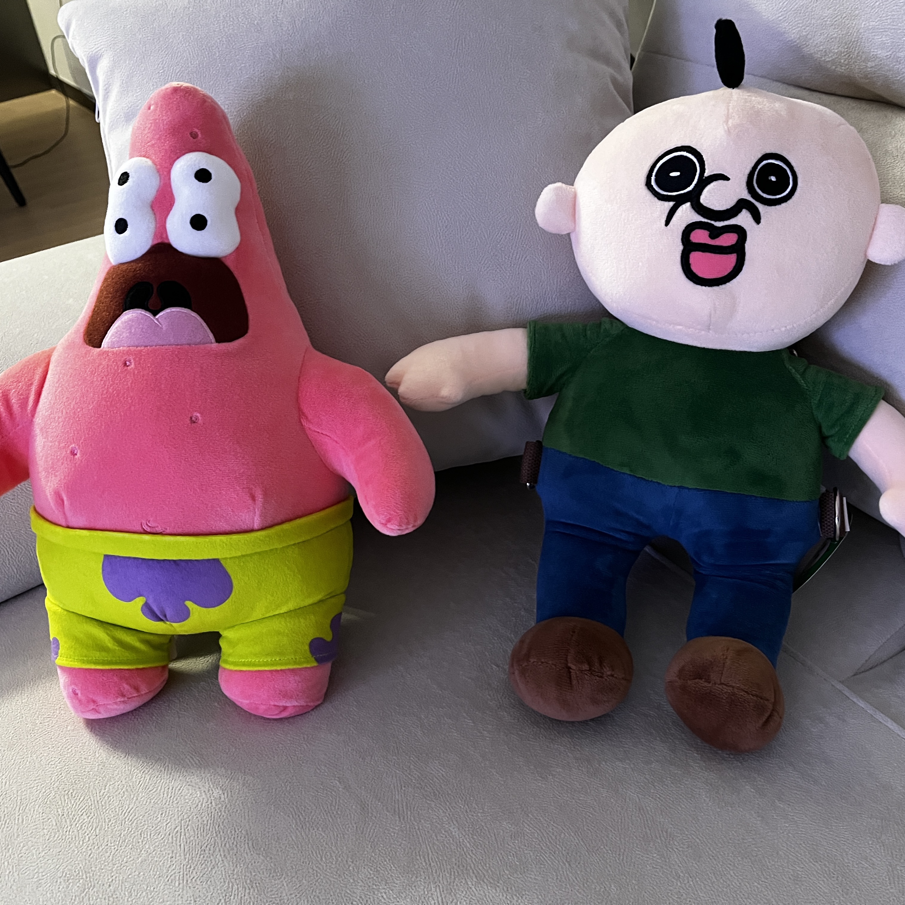 Uniqlo UT x CPFM x SpongeBob Plush Toy Patrick Star 착용 스타일