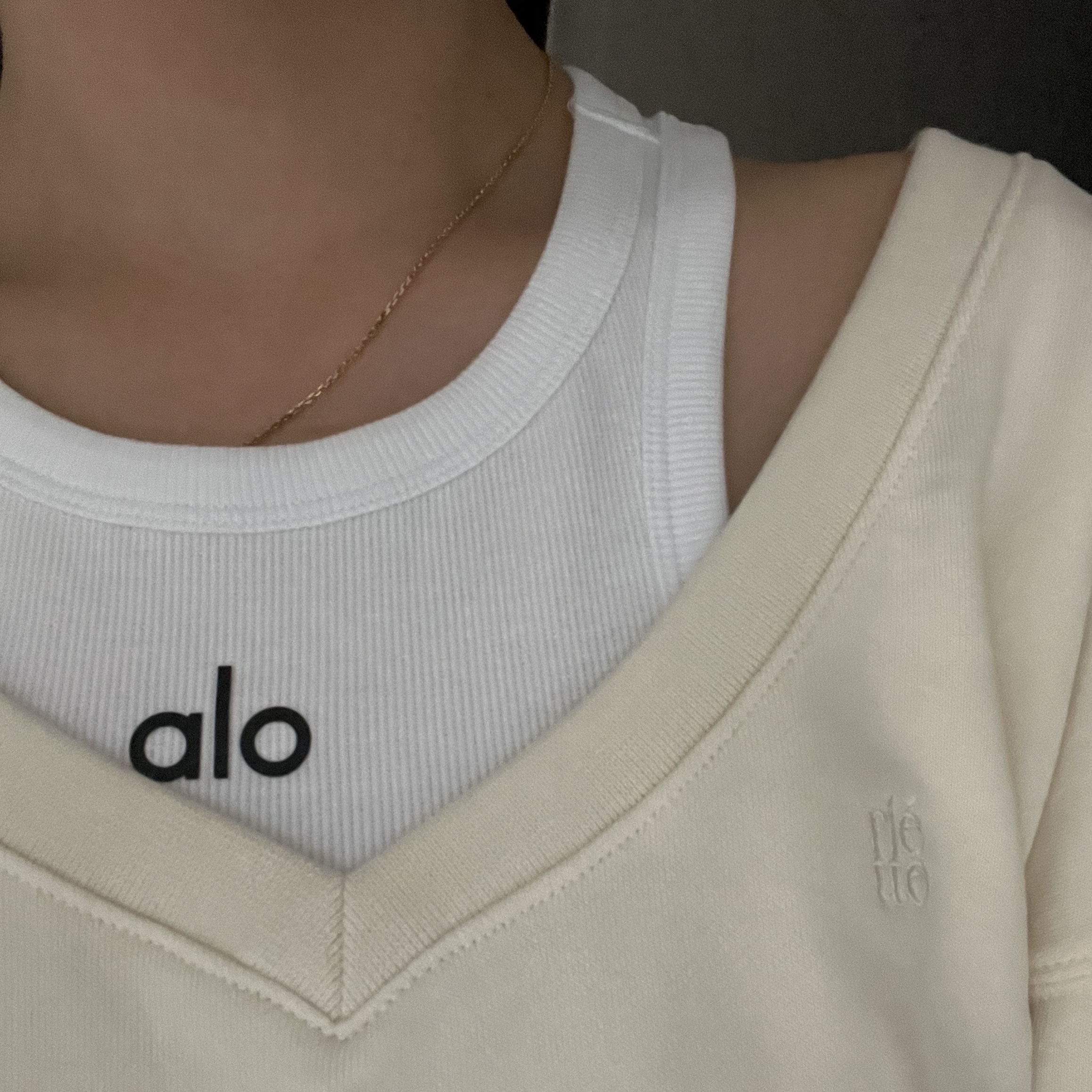 (W) Alo Yoga Aspire Tank White 착용 스타일