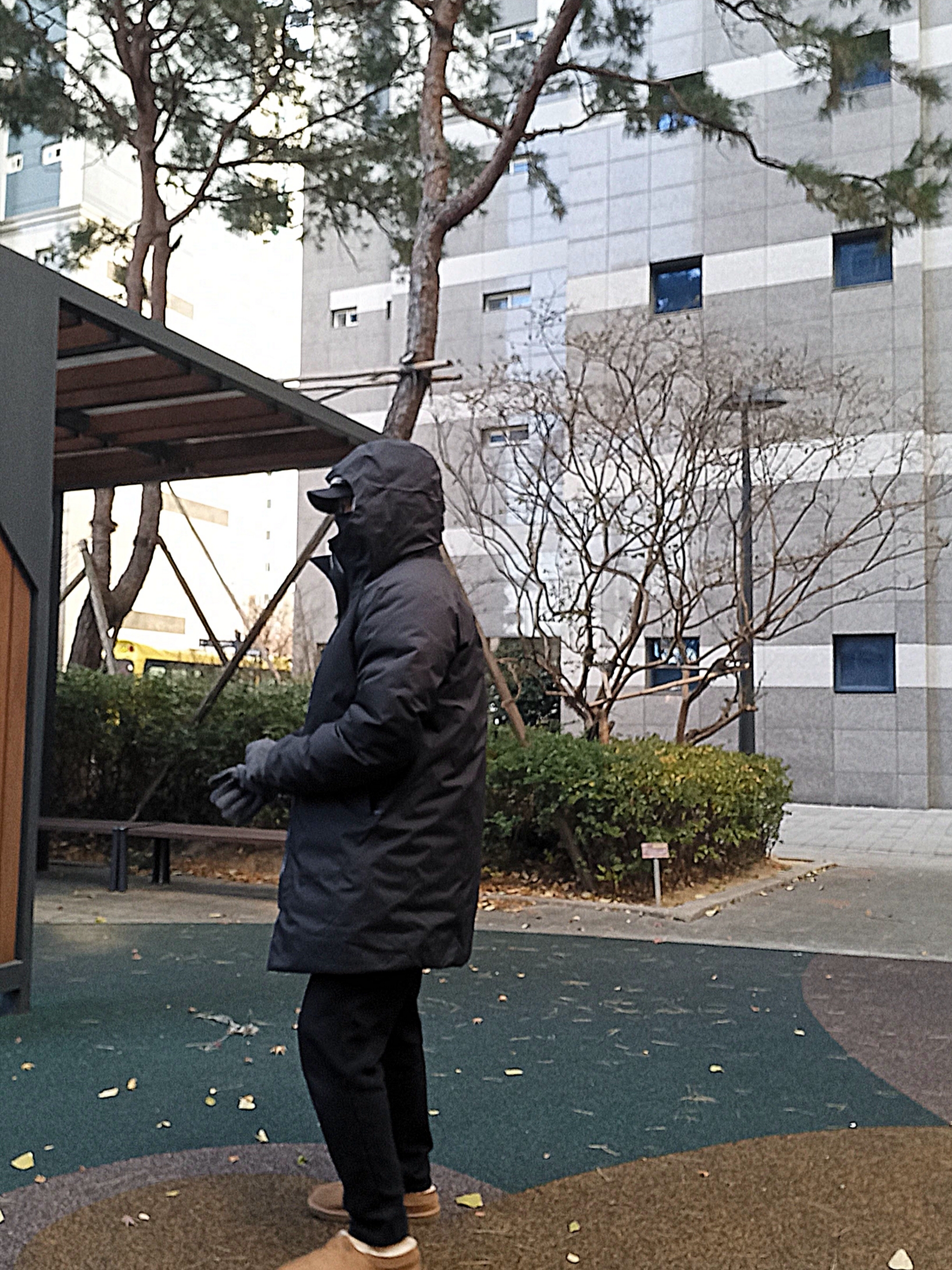 Arc'teryx Atom Heavyweight Hoody Rune, UGG Neuman Chestnut 착용 스타일 - 3