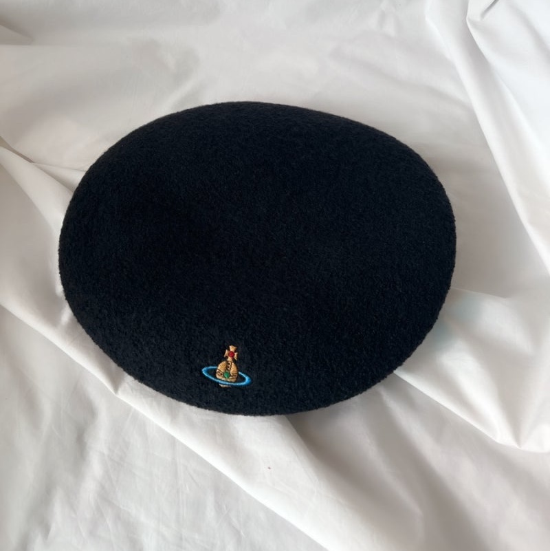 (W) Vivienne Westwood Orb Wool Beret Black 착용 스타일