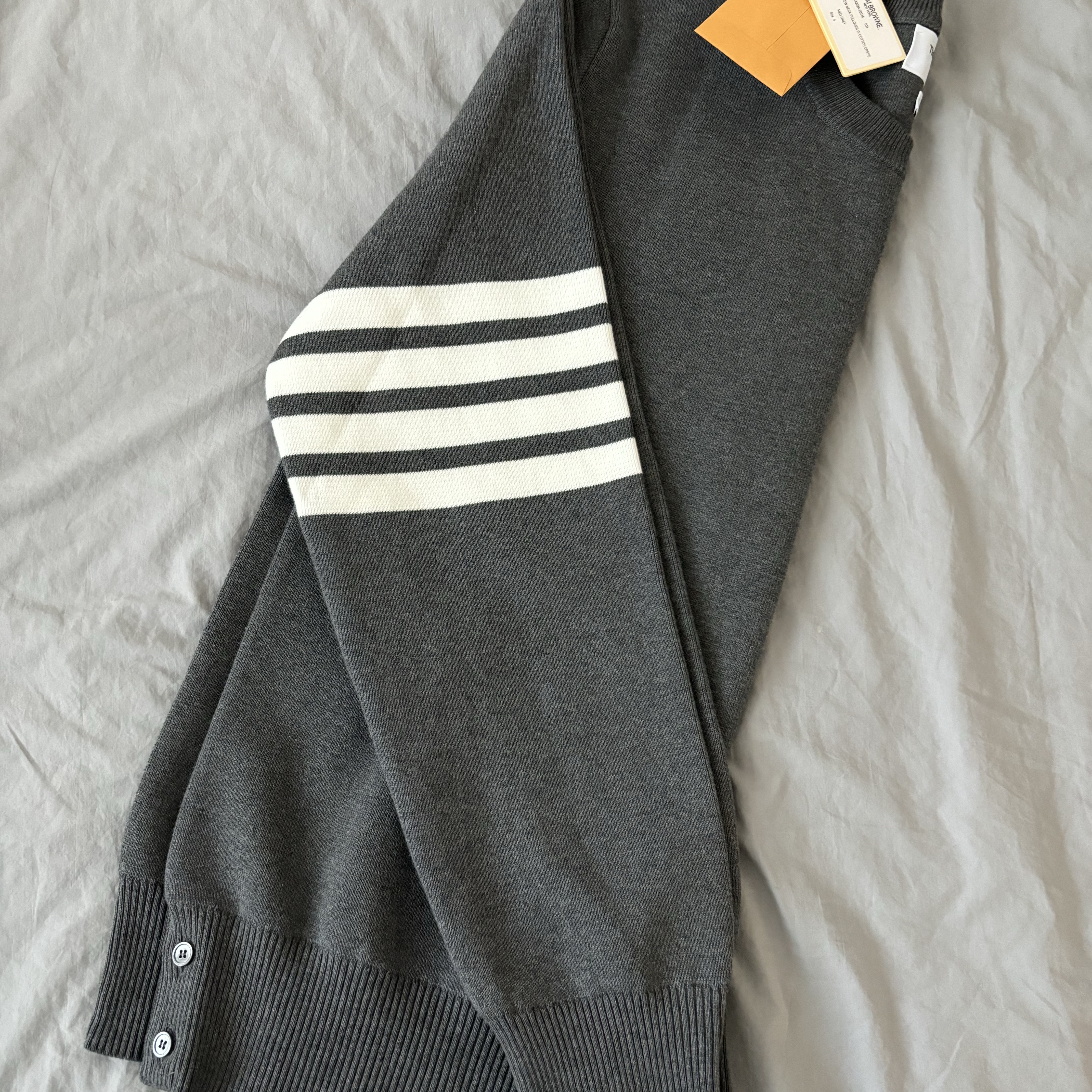 Thom Browne Milano Stitch 4-Bar Crewneck Pullover Knit Medium Grey 착용 스타일 - 1