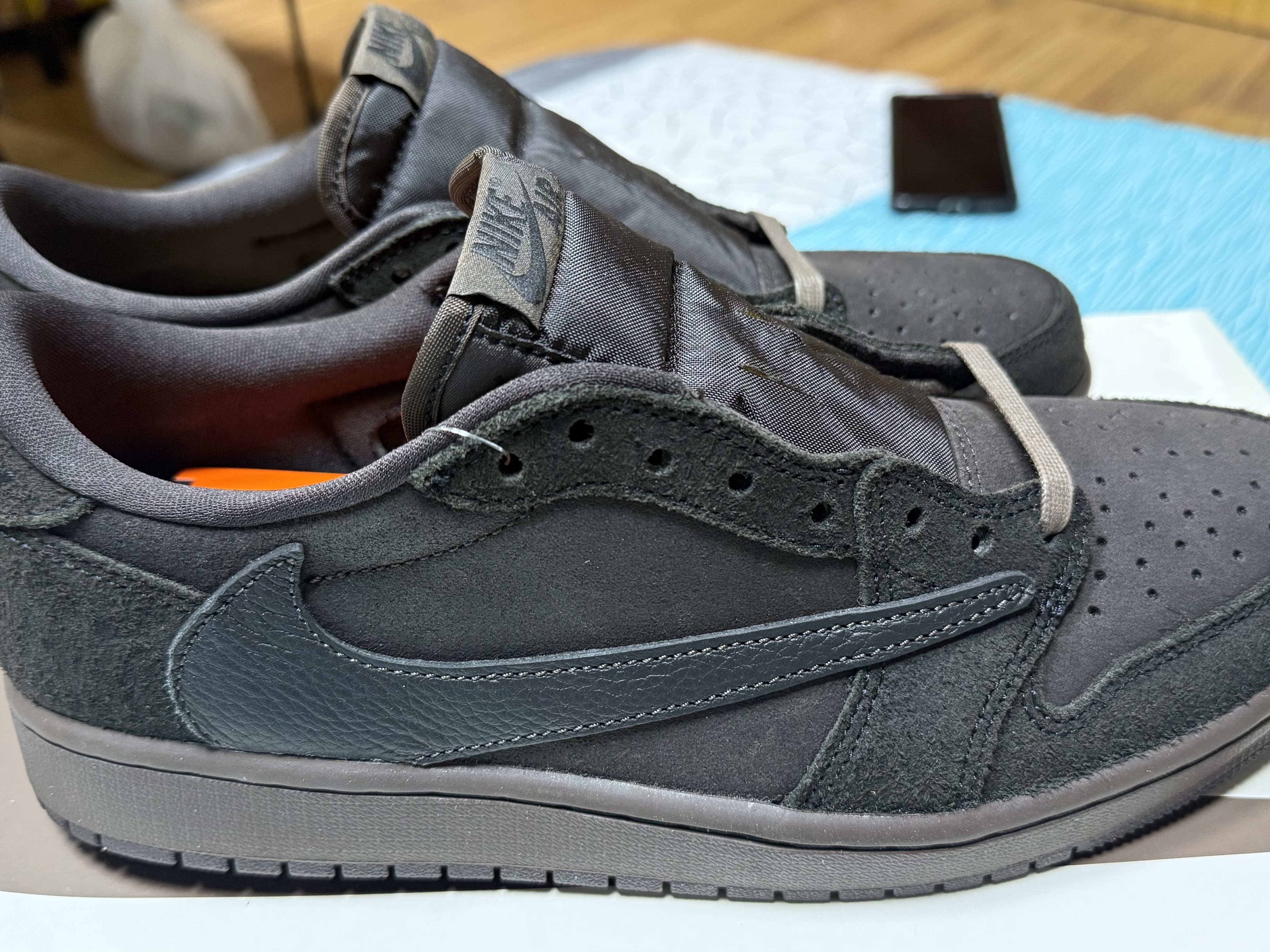Jordan 1 x Travis Scott Retro Low OG SP Velvet Brown and Dark Mocha 착용 스타일