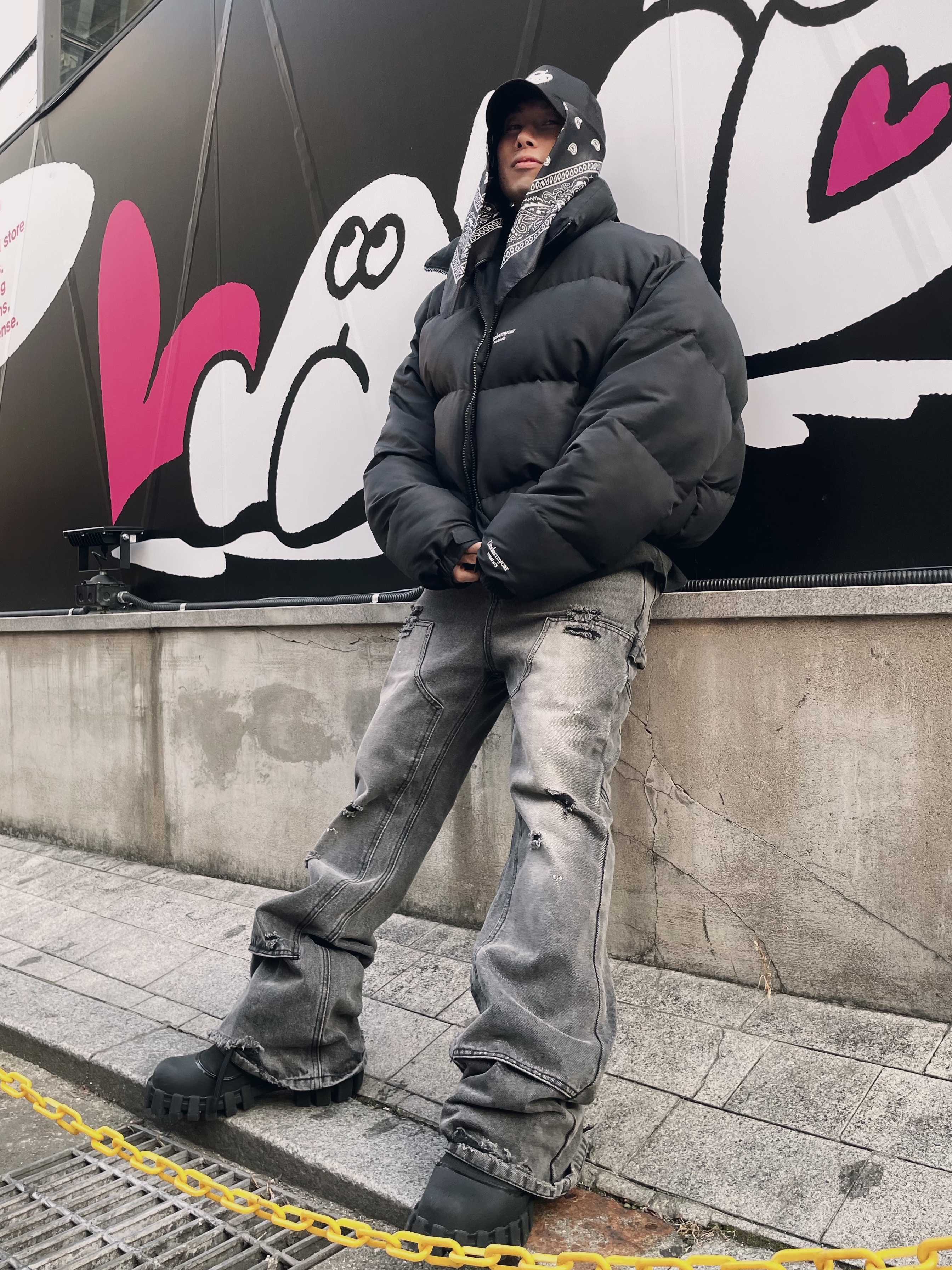 Undermycar Mu.15 Anti Fxxking Logo Play Triple Logo Crop Padding Jacket Black, Timberland x Humberto Leon 6 Inch Boot Black - Medium 착용 스타일 - 2