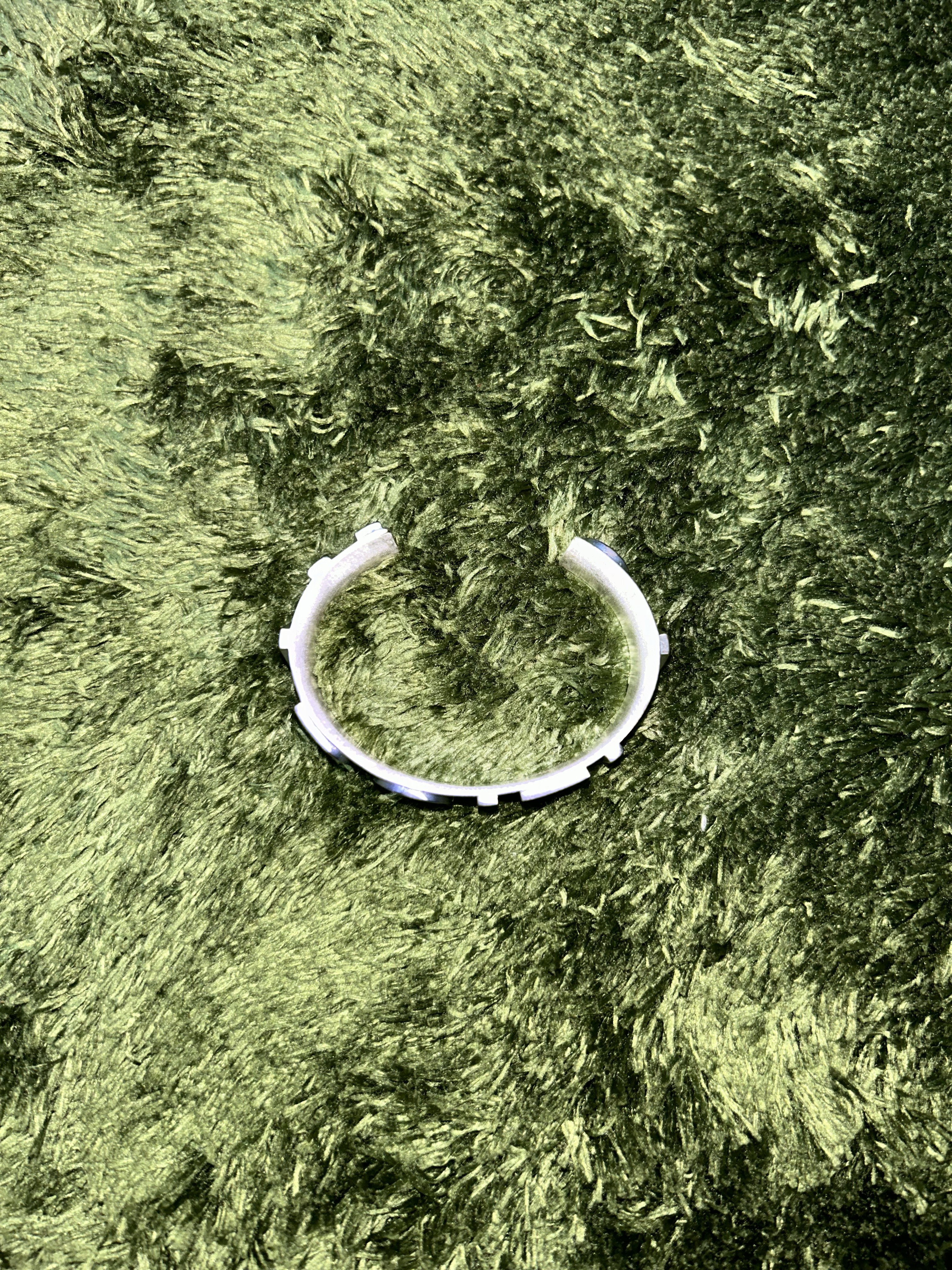 (W) MM6 Maison Margiela Logo Bracelet Silver 착용 스타일 - 2