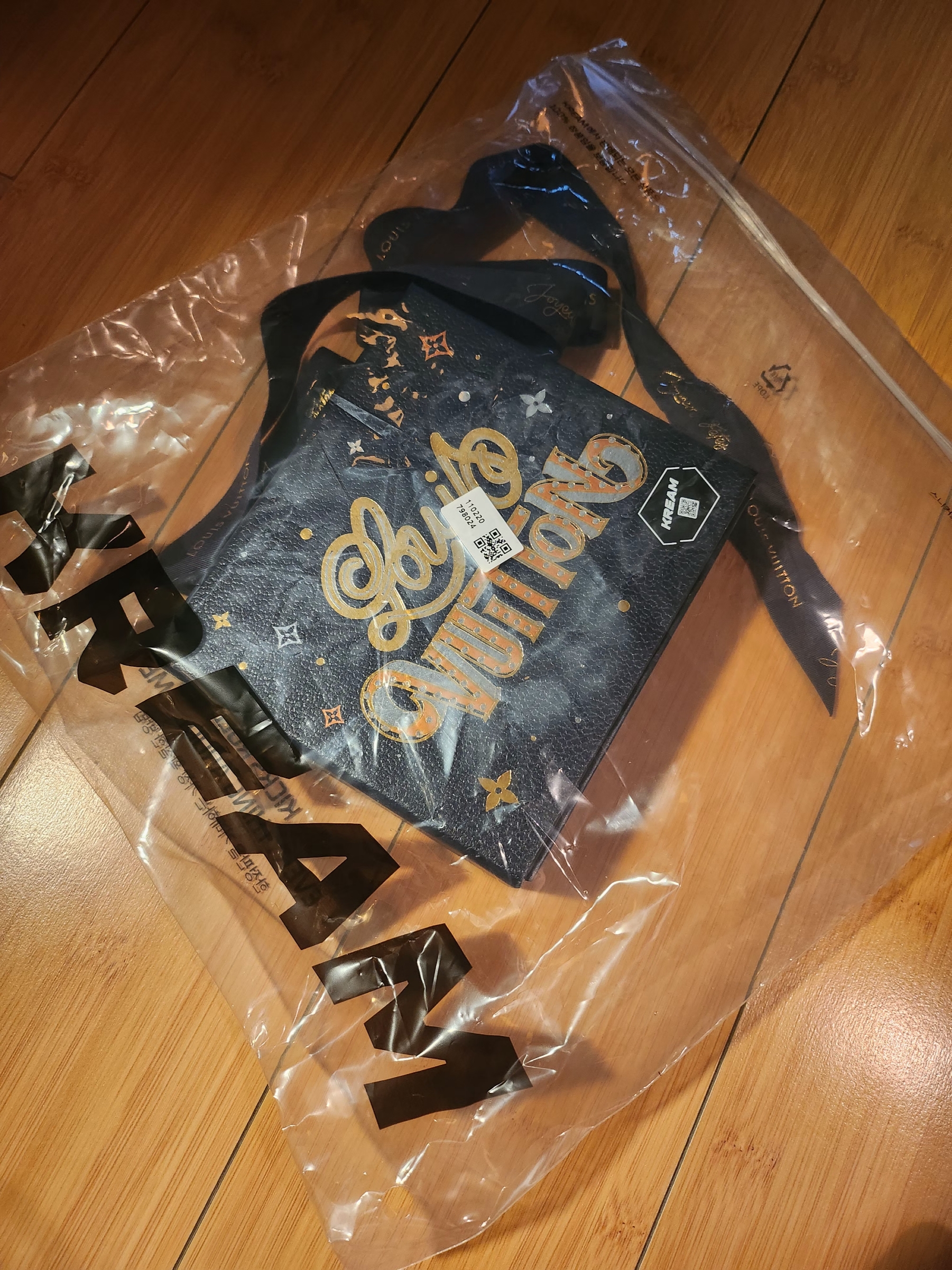 Louis Vuitton Pocket Organizer Monogram Eclipse 착용 스타일