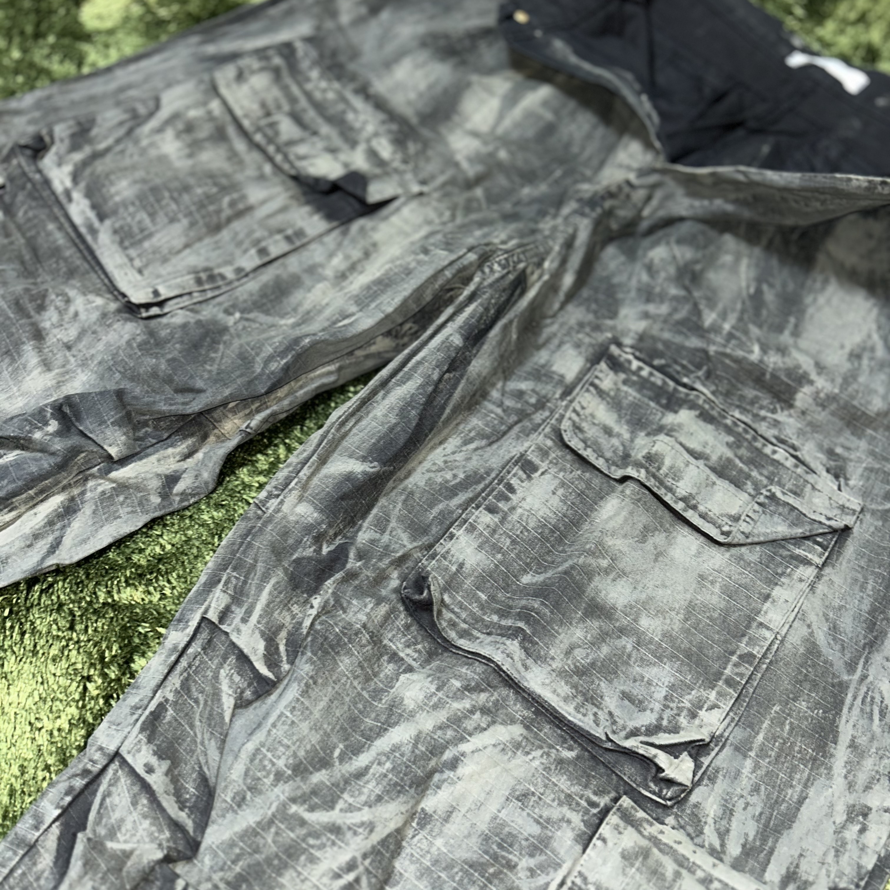 Undermycar Harban Rough Dirty Painting Wide Cargo Pants Lint - 23SS 착용 스타일 - 4