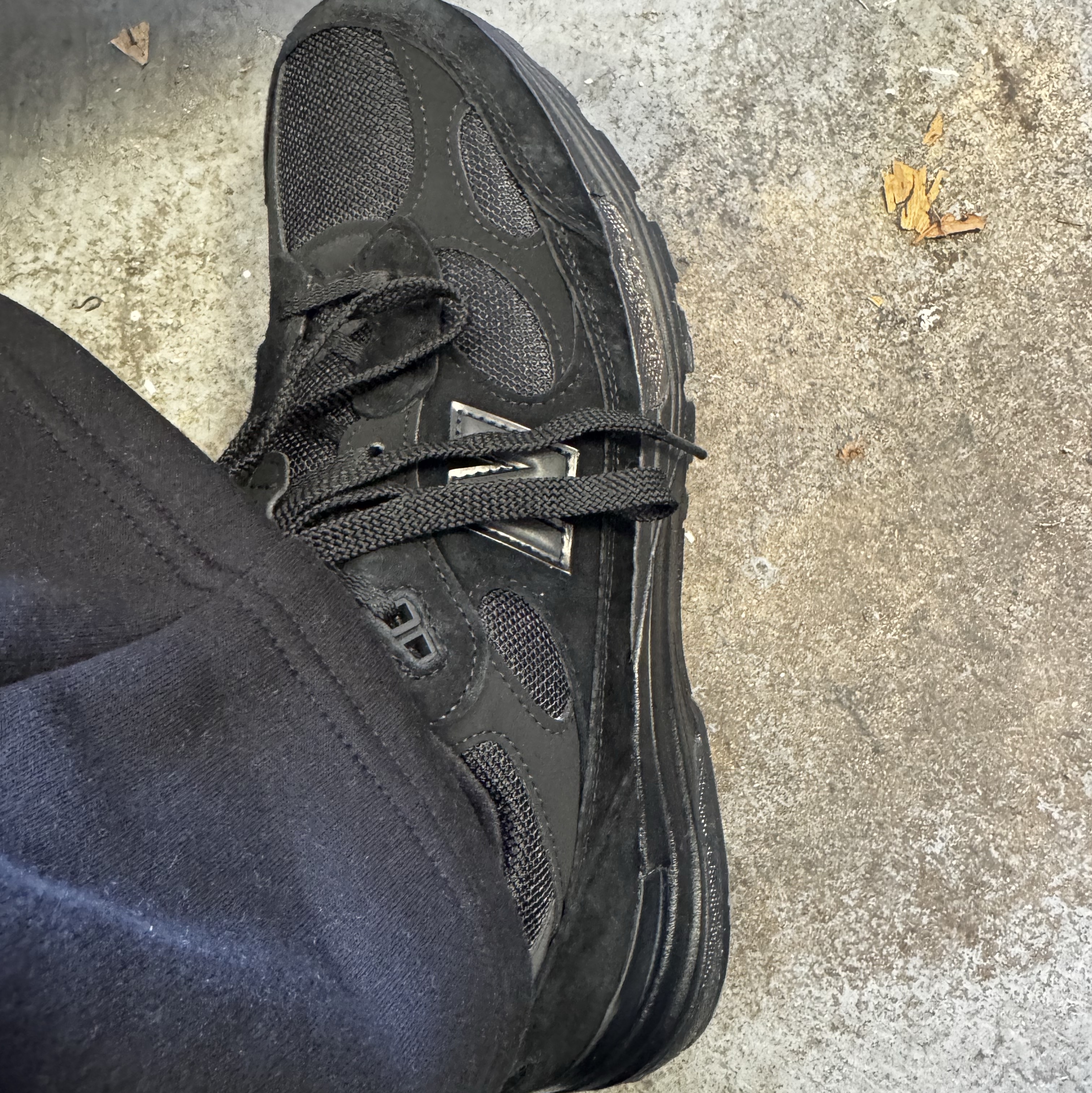 New Balance 992 Made in USA Triple Black 착용 스타일