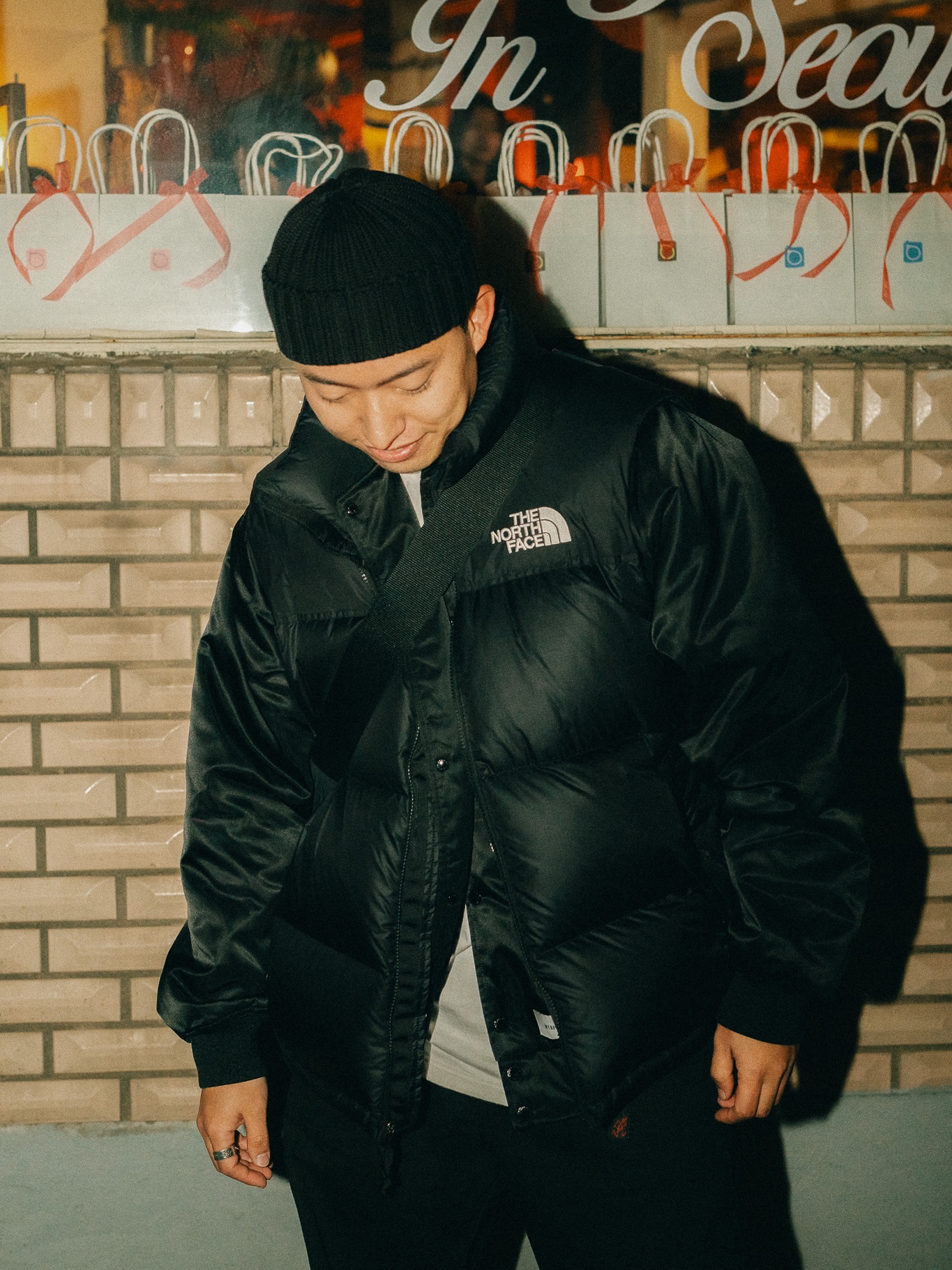 The North Face 1996 Retro Nuptse Vest Black, Nike Air Force 1 '07 WB Flax 착용 스타일 - 3