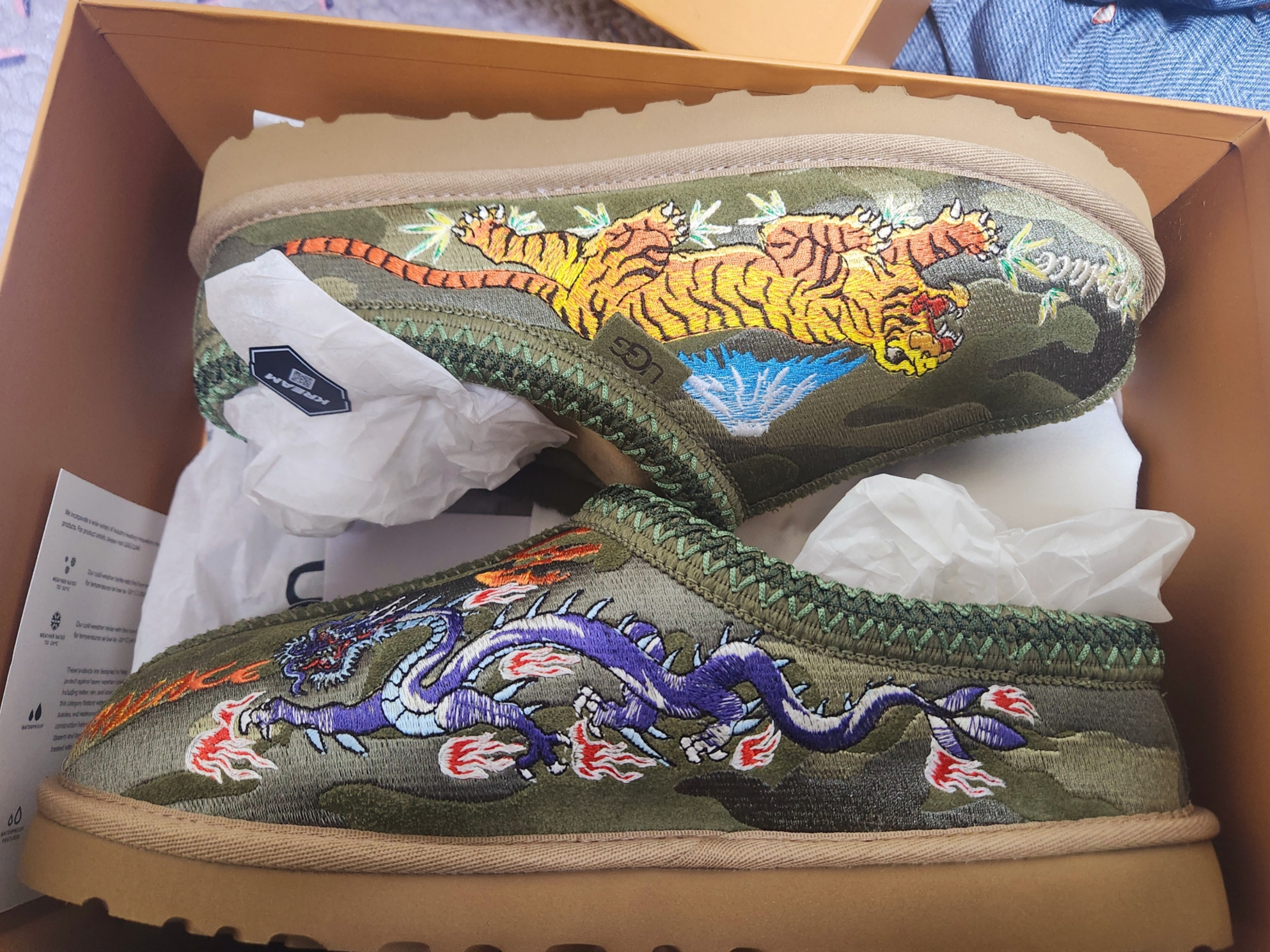 UGG x Palace Tasman Slipper Burnt Olive Camo 착용 스타일