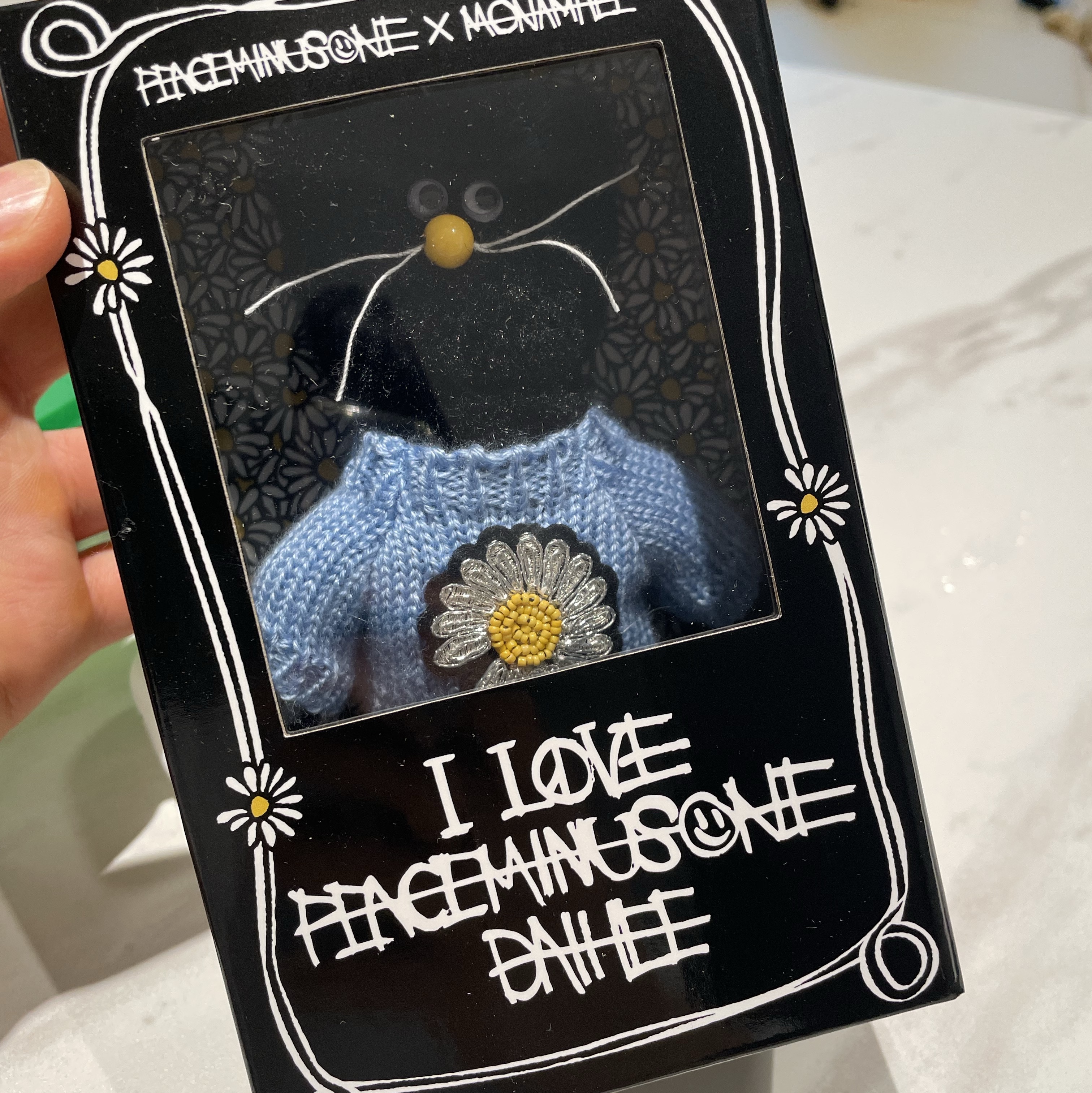 Monamhee x Peaceminusone Daihee Plush Keyring 착용 스타일