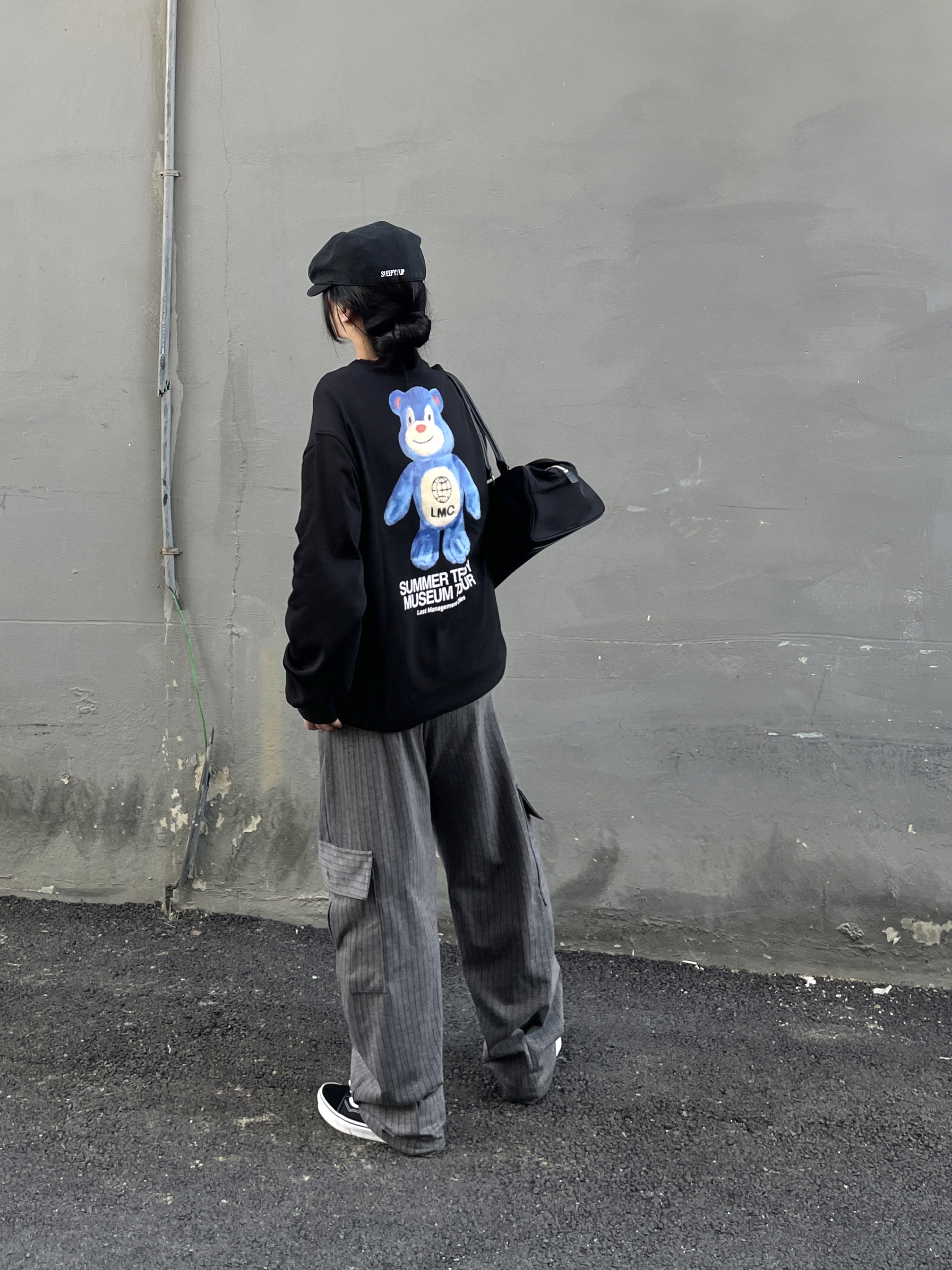 Vans Old Skool Platform Black White, Matin Kim Sporty Tote Bag Black 착용 스타일 - 3