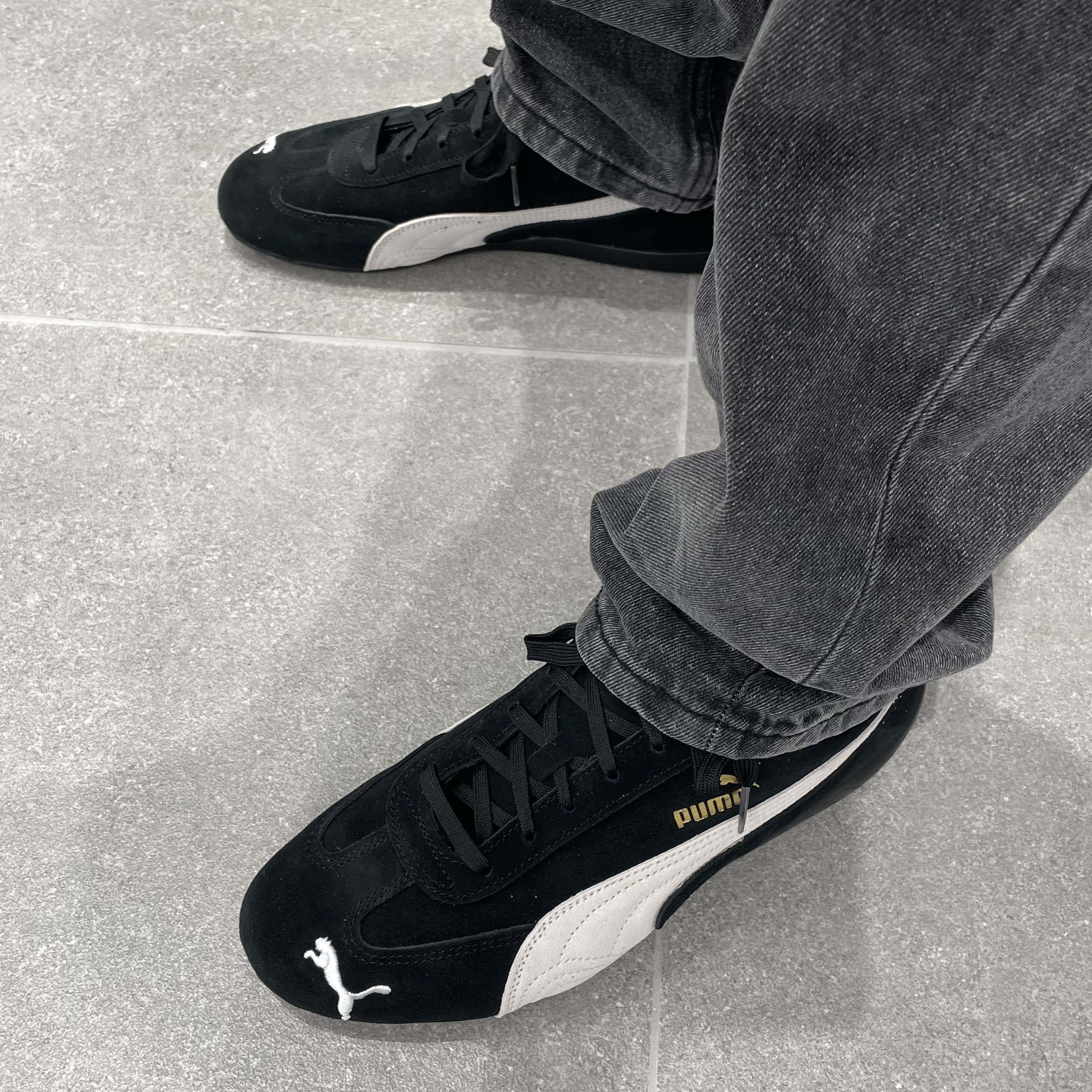 Puma Speedcat OG Black White 착용 스타일 - 1