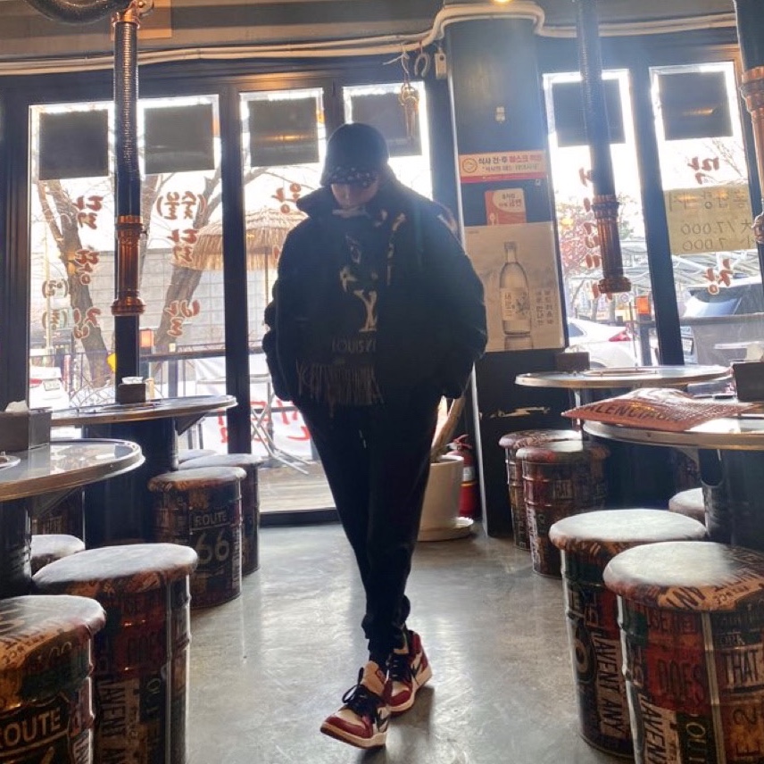 Louis Vuitton Endless Cap Black, Louis Vuitton Reykjavik Muffler Black 착용 스타일 - 3