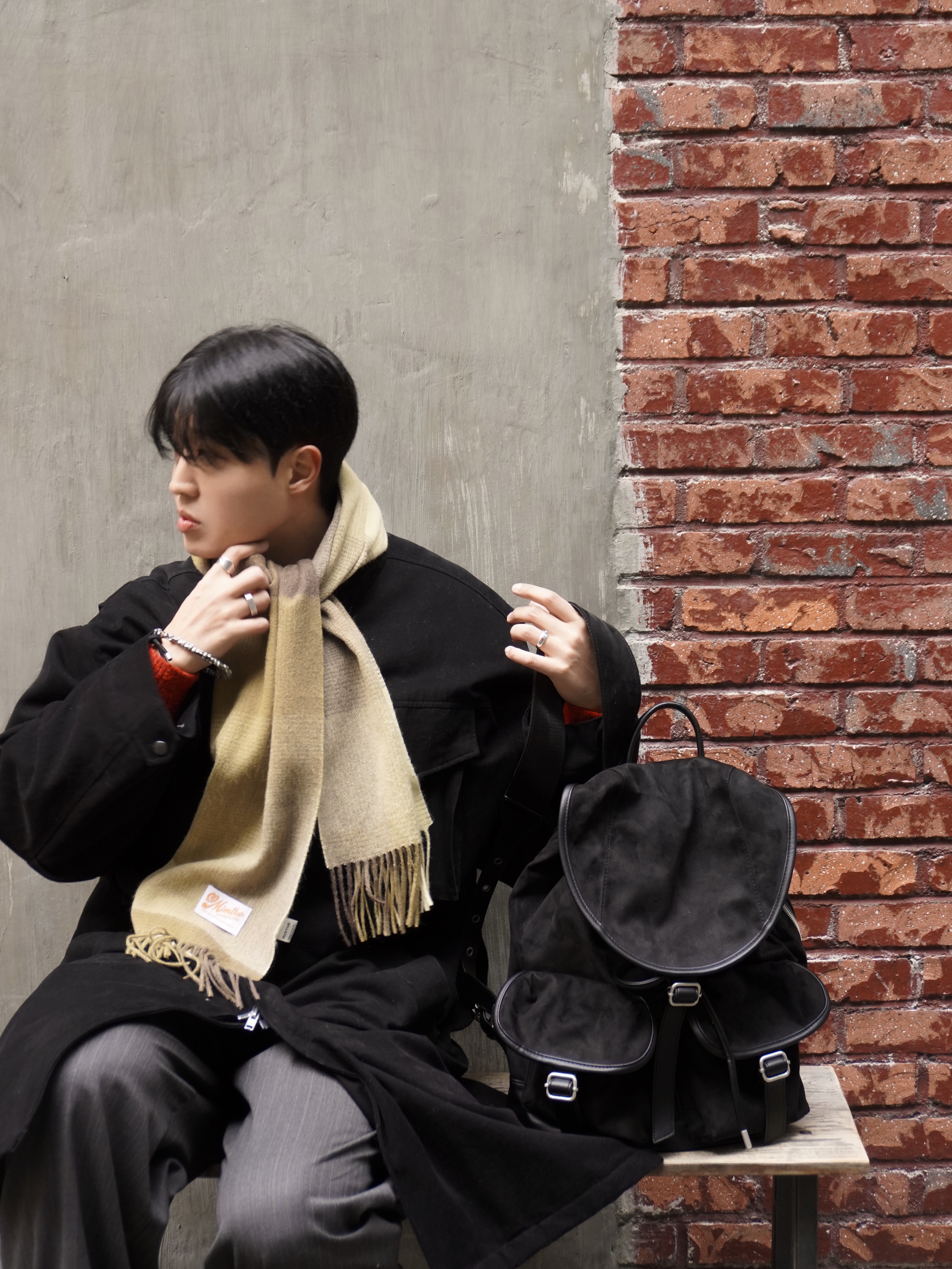 LEARVE Albert Suede Rucksack Black, Haleine Oversized Military Long Parka Black (VJ312) 착용 스타일 - 2