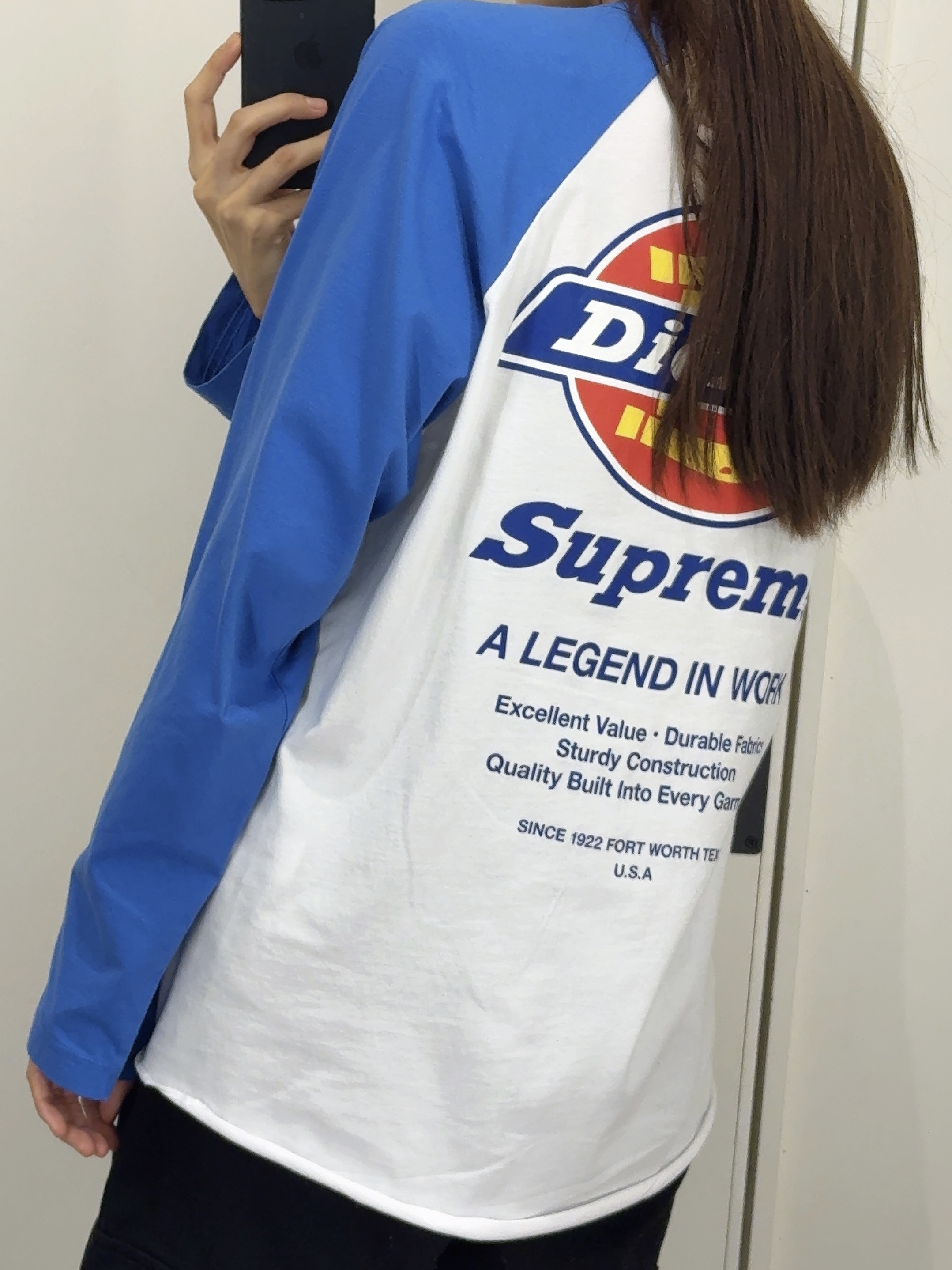 Supreme Mohair Beanie Black - 23FW, Supreme Small Waist Bag Silver - 22FW 착용 스타일 - 4