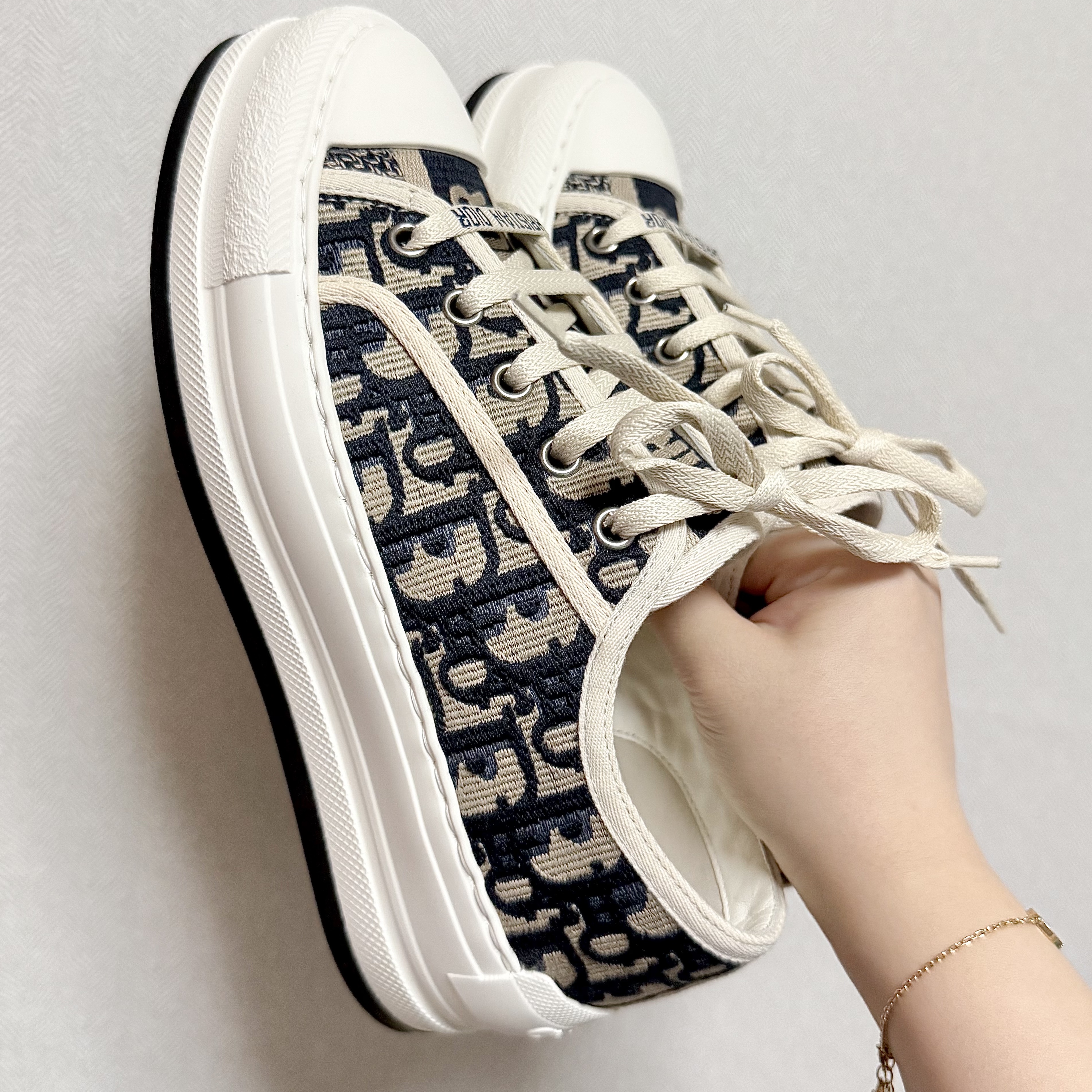 (W) Dior Walk'N'Dior Platform Sneakers Deep Blue Dior Oblique 착용 스타일 - 2
