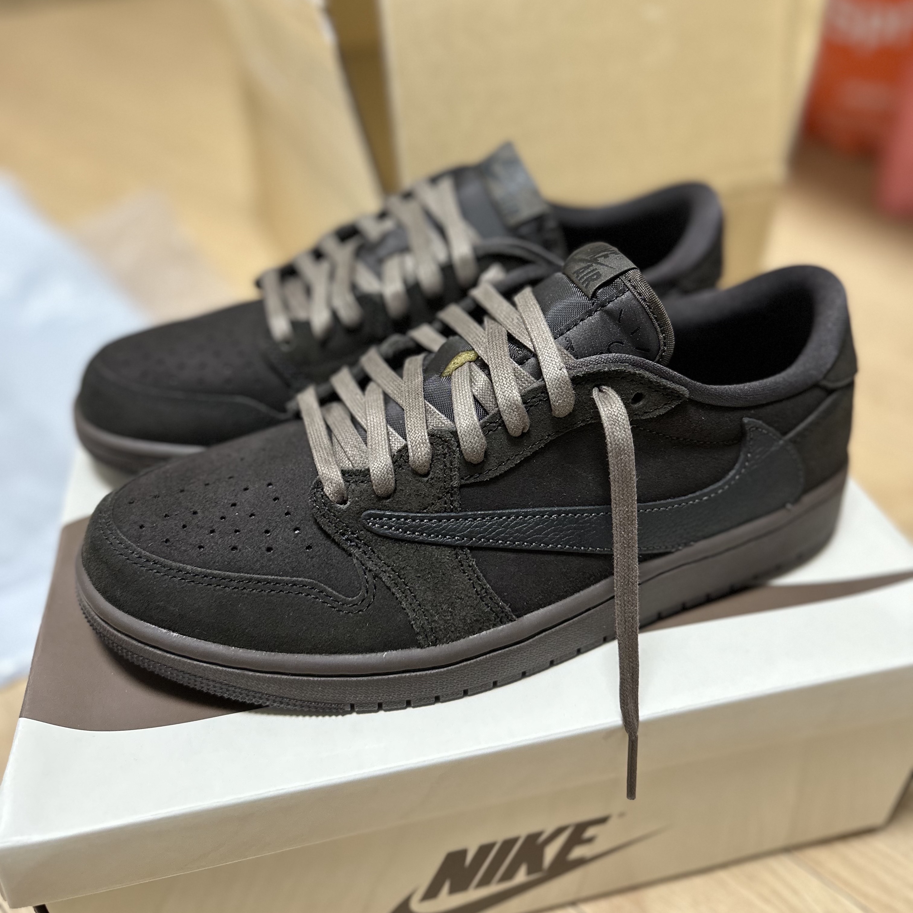 Jordan 1 x Travis Scott Retro Low OG SP Velvet Brown and Dark Mocha 착용 스타일