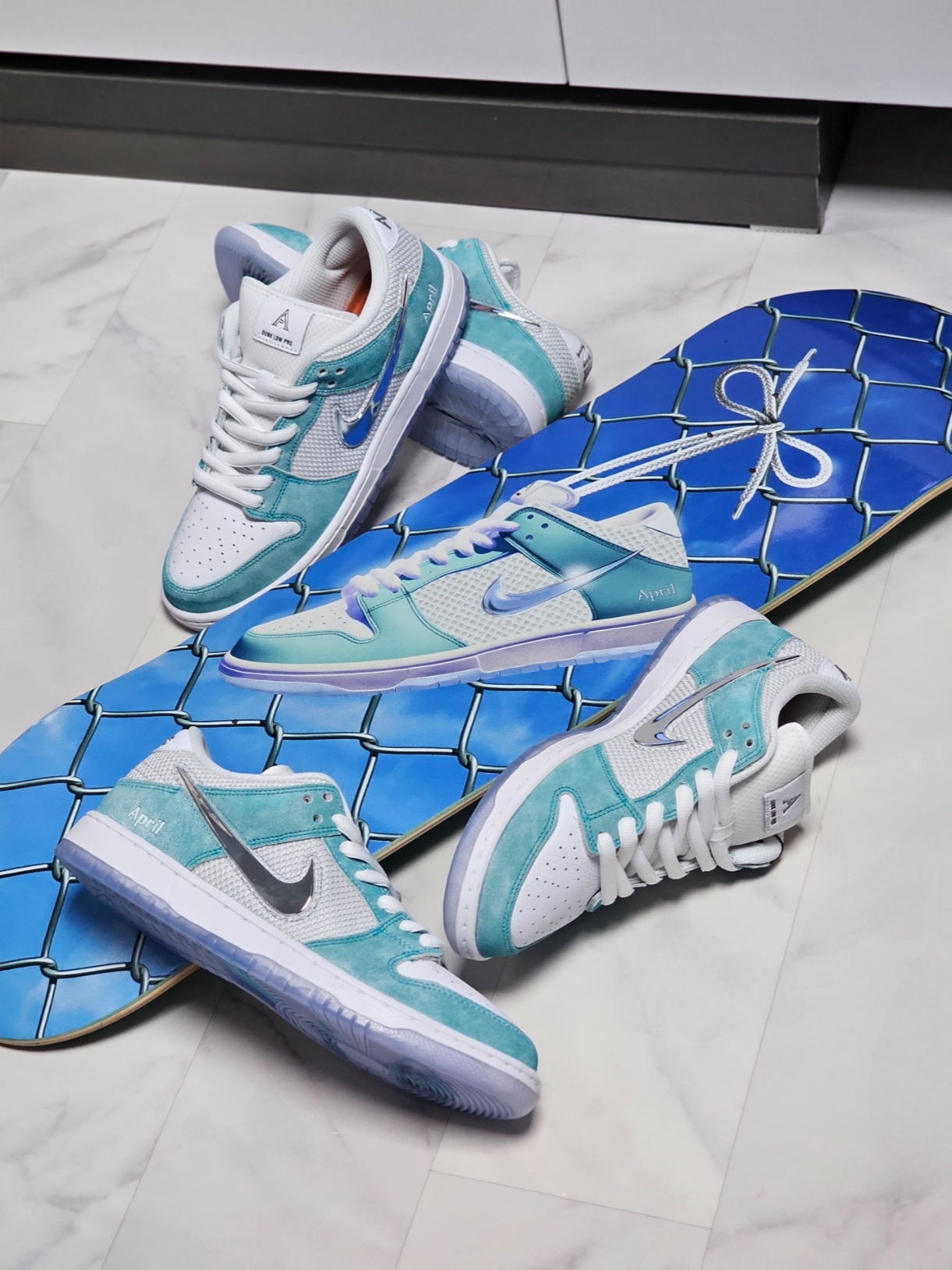 Nike x April Skateboards SB Dunk Low Pro QS Racer Blue Metallic Silver 착용 스타일 - 1