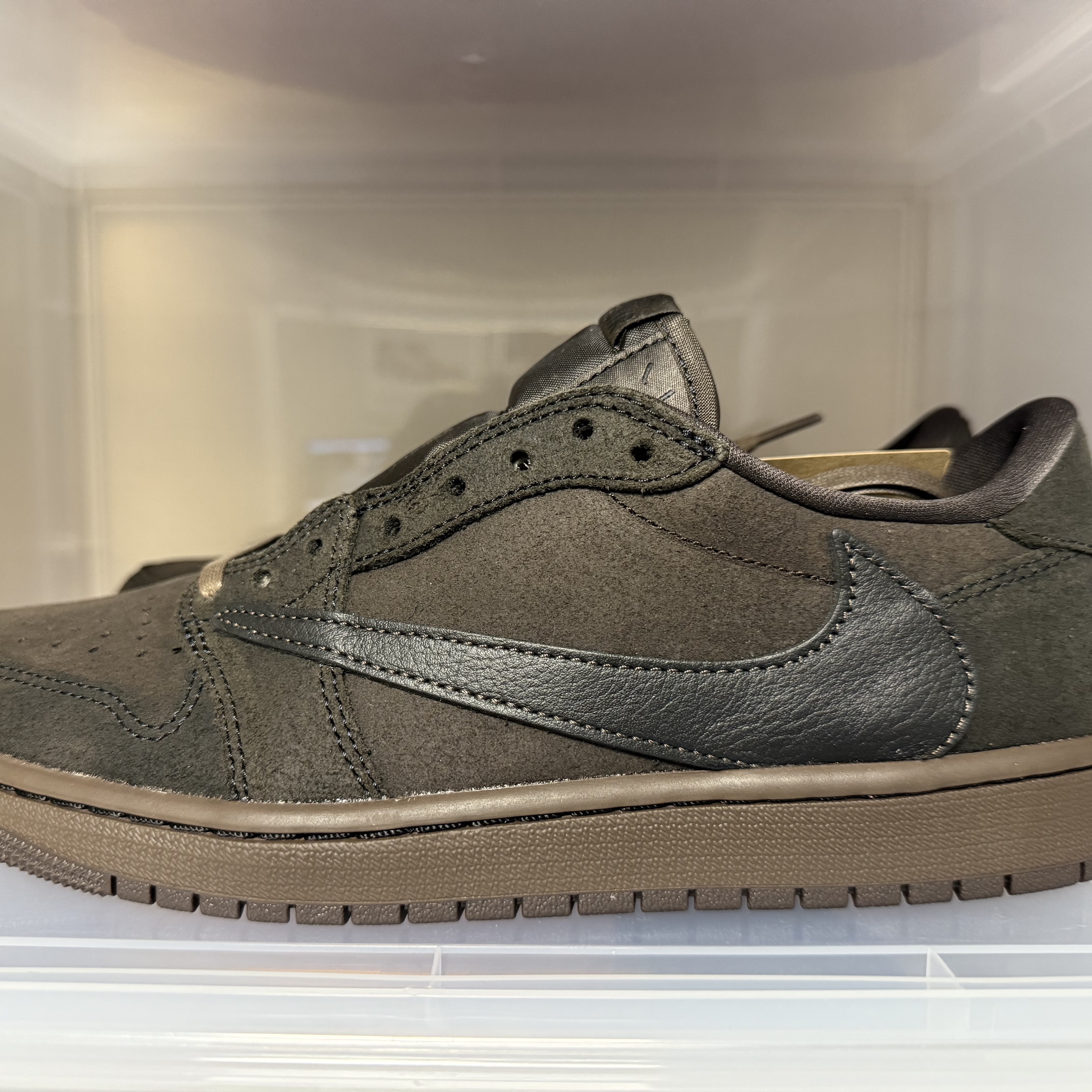 Jordan 1 x Travis Scott Retro Low OG SP Velvet Brown and Dark Mocha 착용 스타일