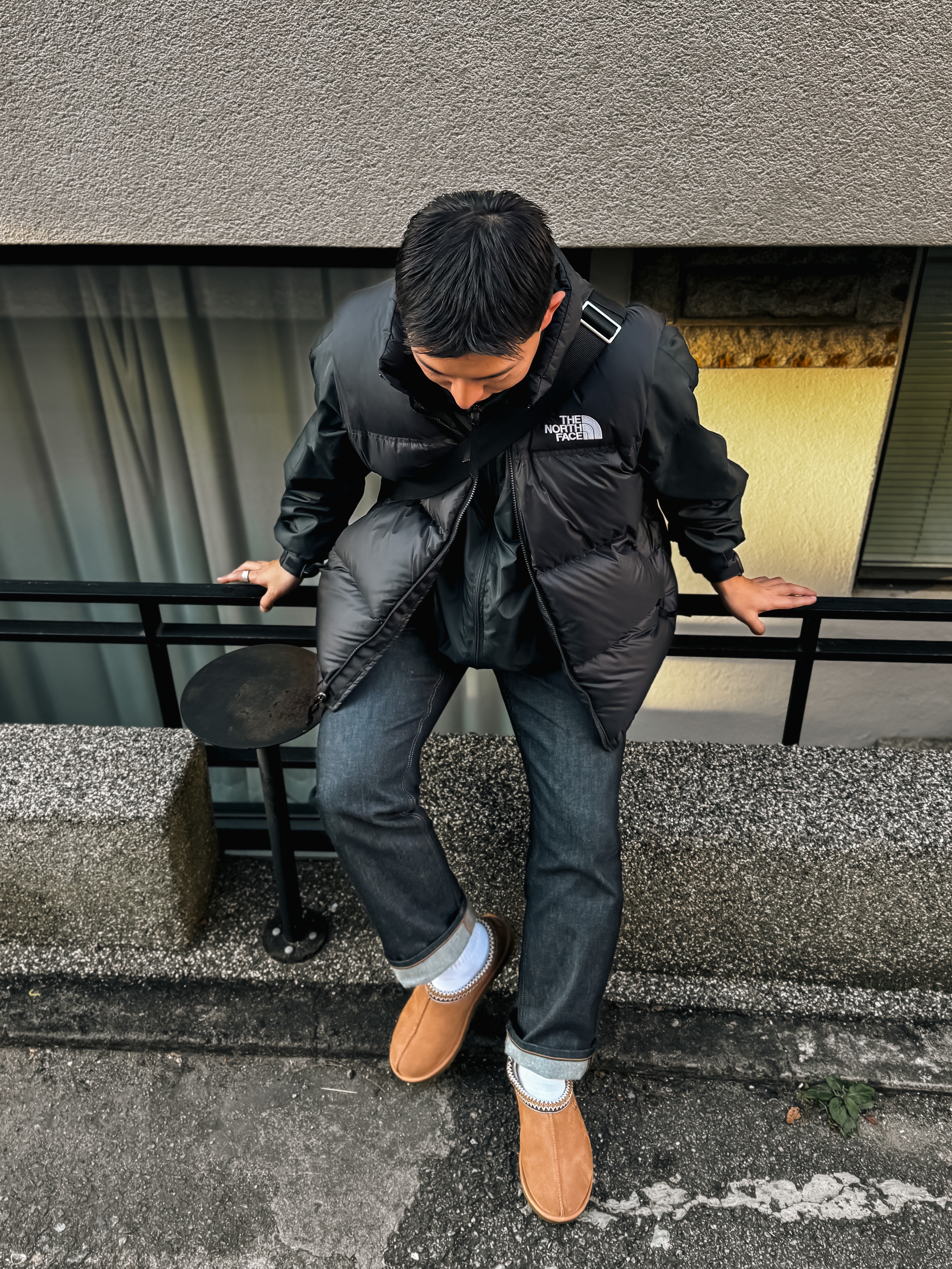 UGG Tasman Slipper Chestnut, The North Face 1996 Retro Nuptse Vest Black 착용 스타일