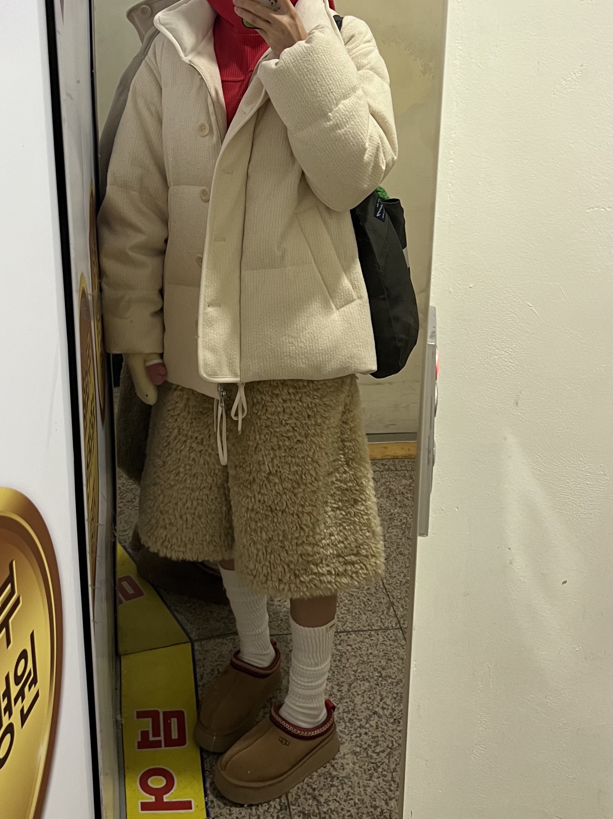 (W) UGG Tazz Slipper Chestnut 착용 스타일 - 2