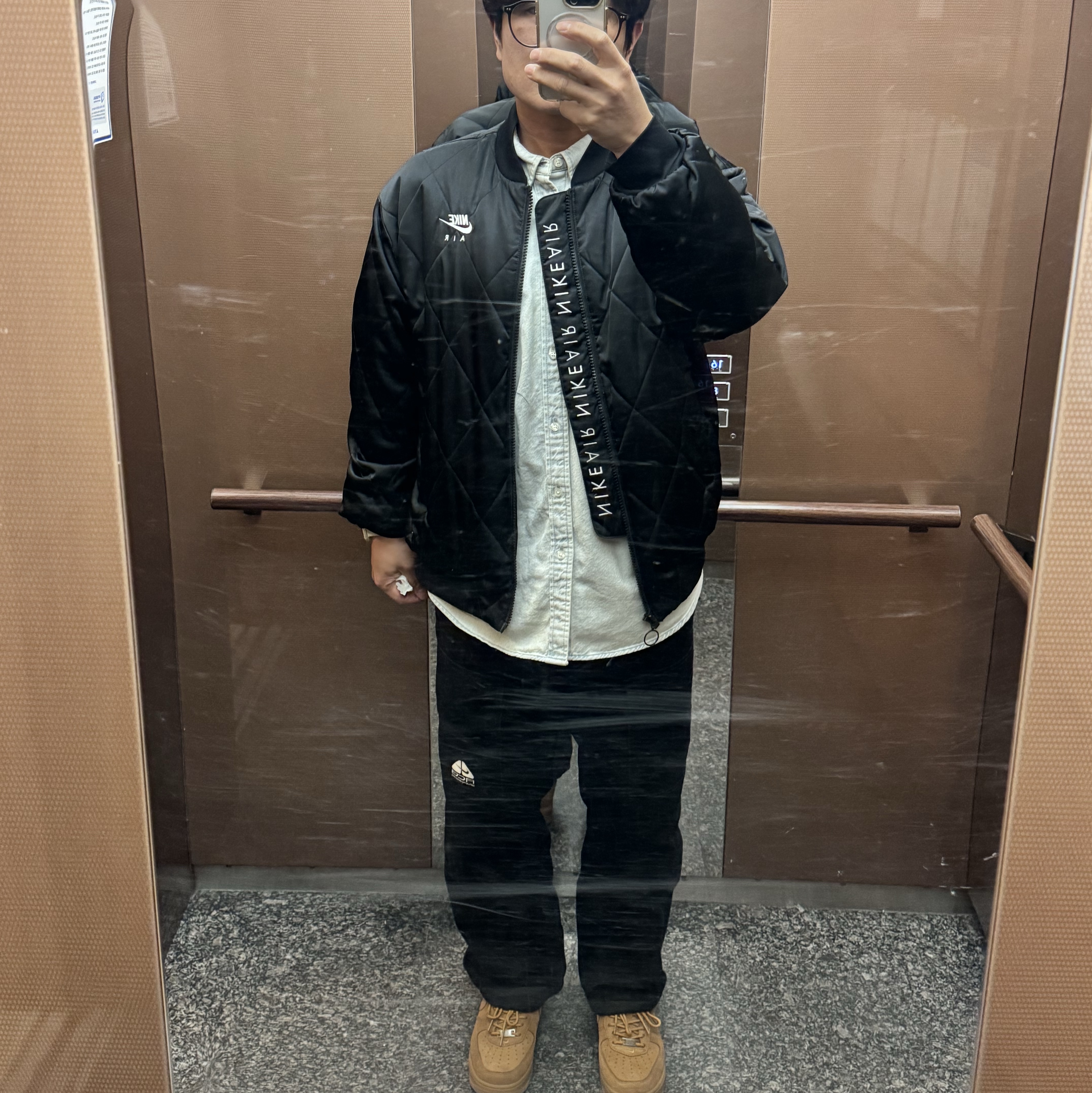 Supreme Small Box Shirt Washed Denim - 24FW, Supreme x Nike ACG Belted Denim Pants Black - 22FW 착용 스타일