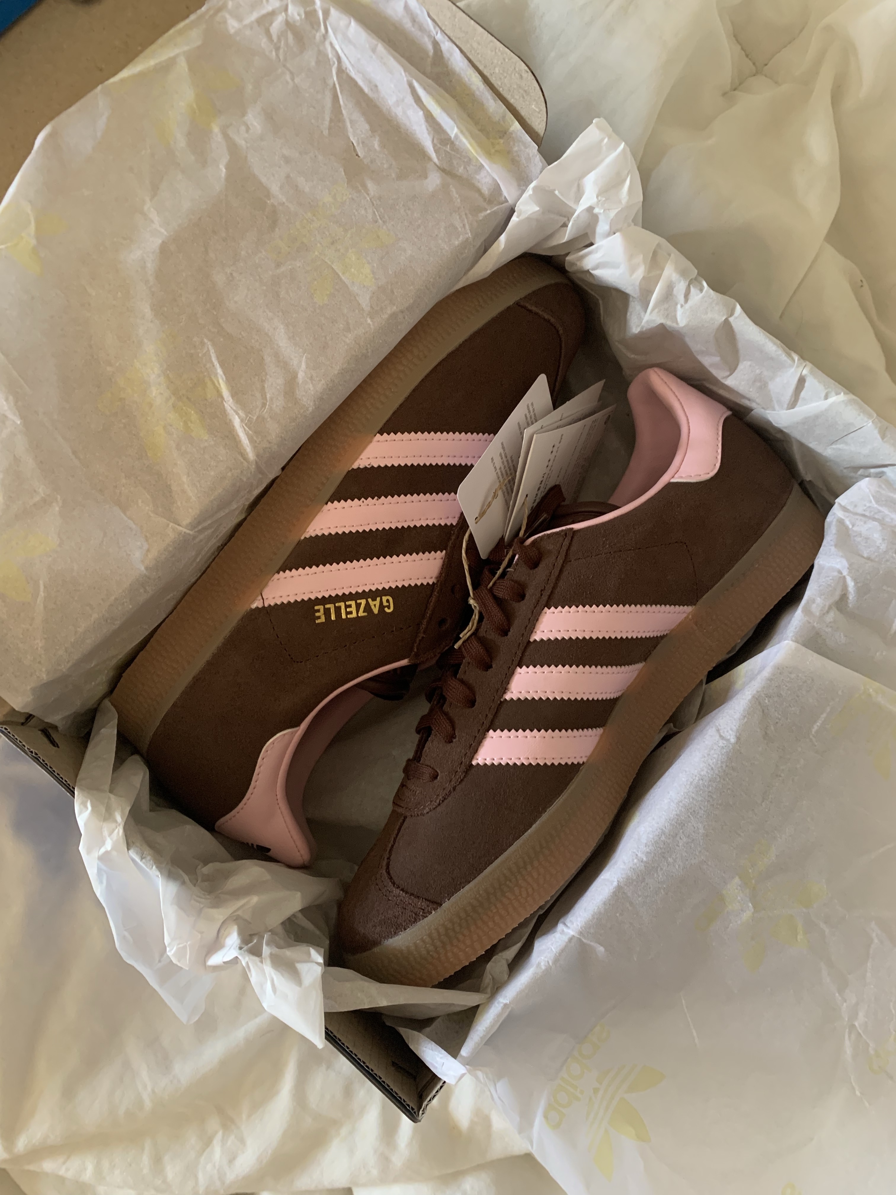 Adidas Gazelle Auburn Clear Pink 착용 스타일