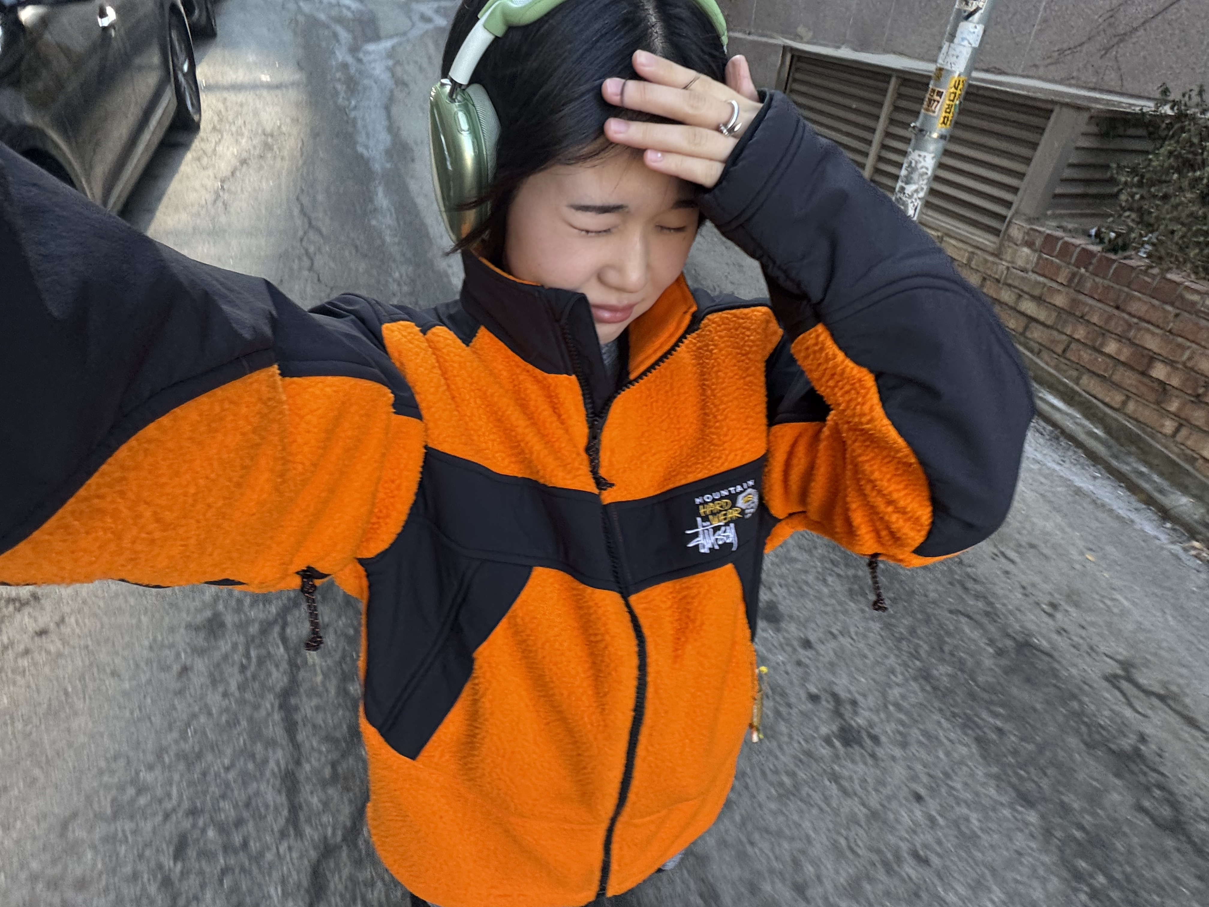 Stussy x Mountain Hardwear Fleece Jacket Alpine Orange 착용 스타일 - 1