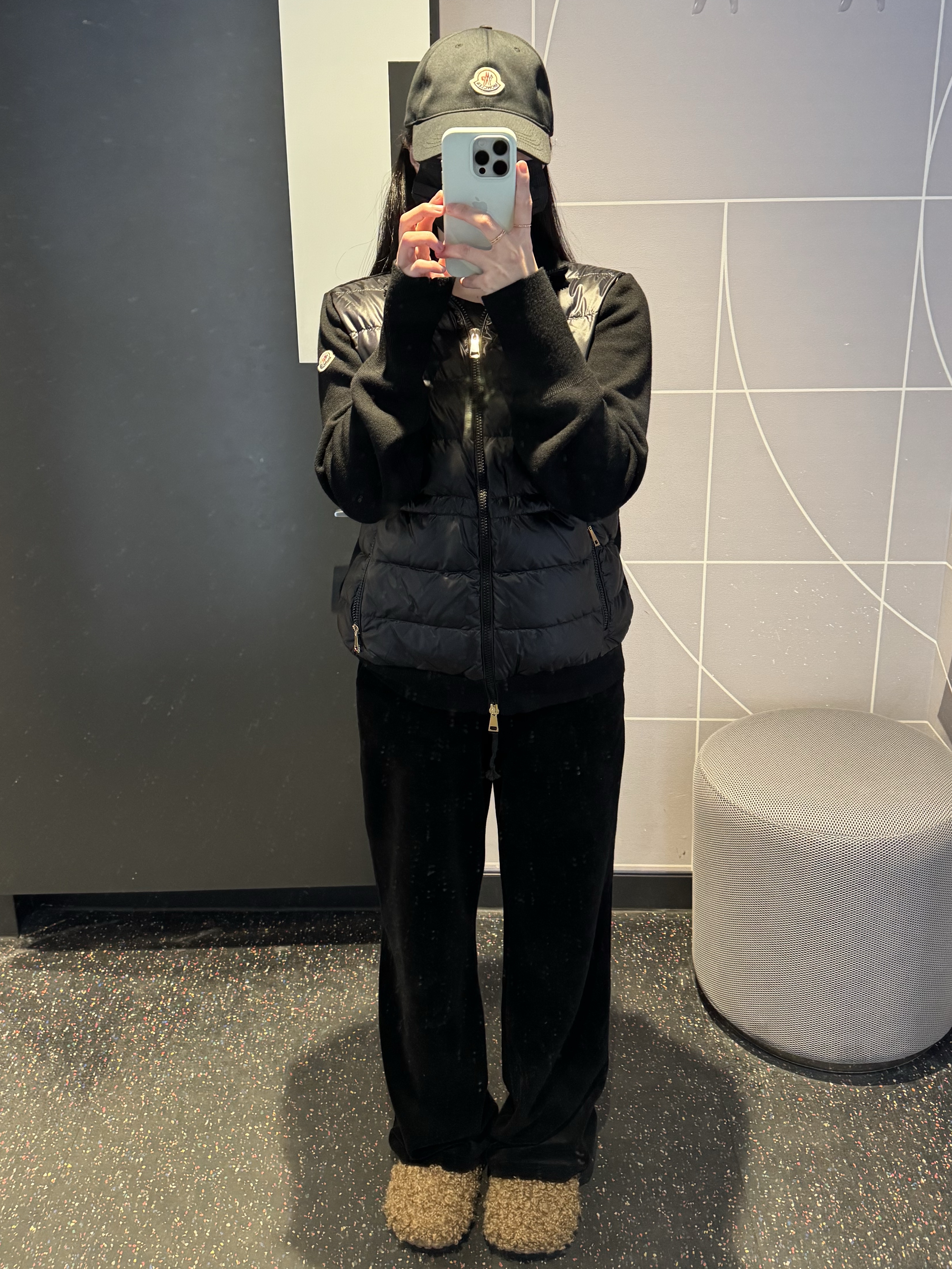 Moncler Logo Baseball Cap Black - 24SS, (W) Moncler Tricot Zip-Up Cardigan Black - 24FW 착용 스타일