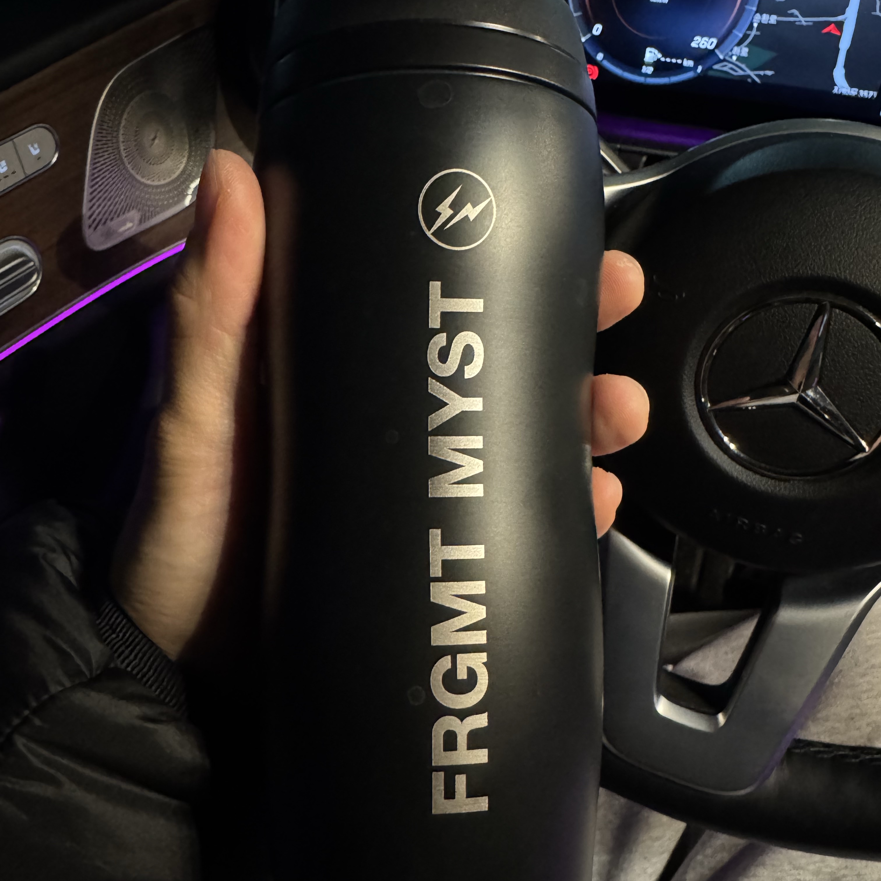 Starbucks x Fragment Curved Stainless Black Bottle 355ml 착용 스타일
