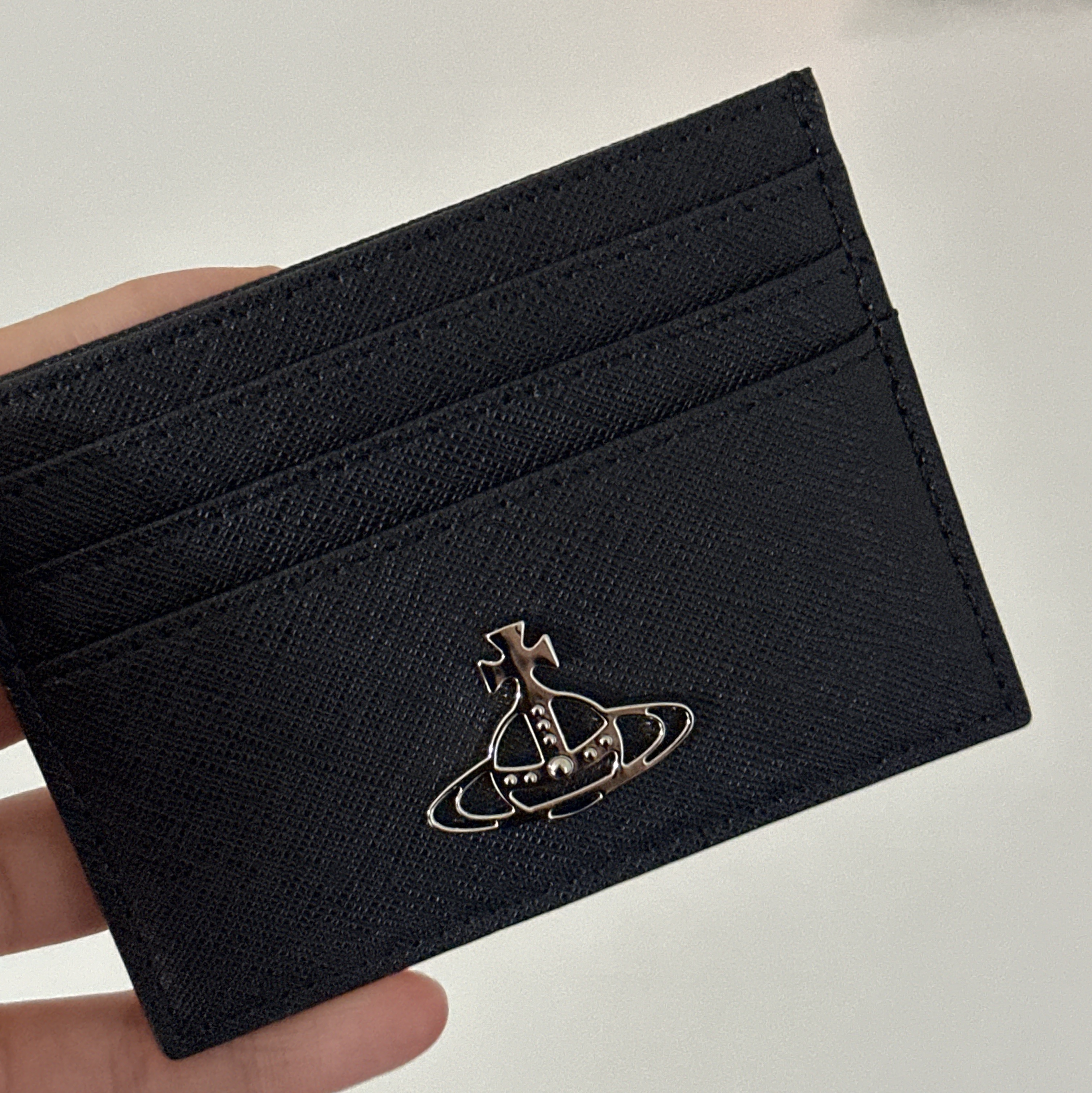 Vivienne Westwood Flat Card Holder Black 착용 스타일