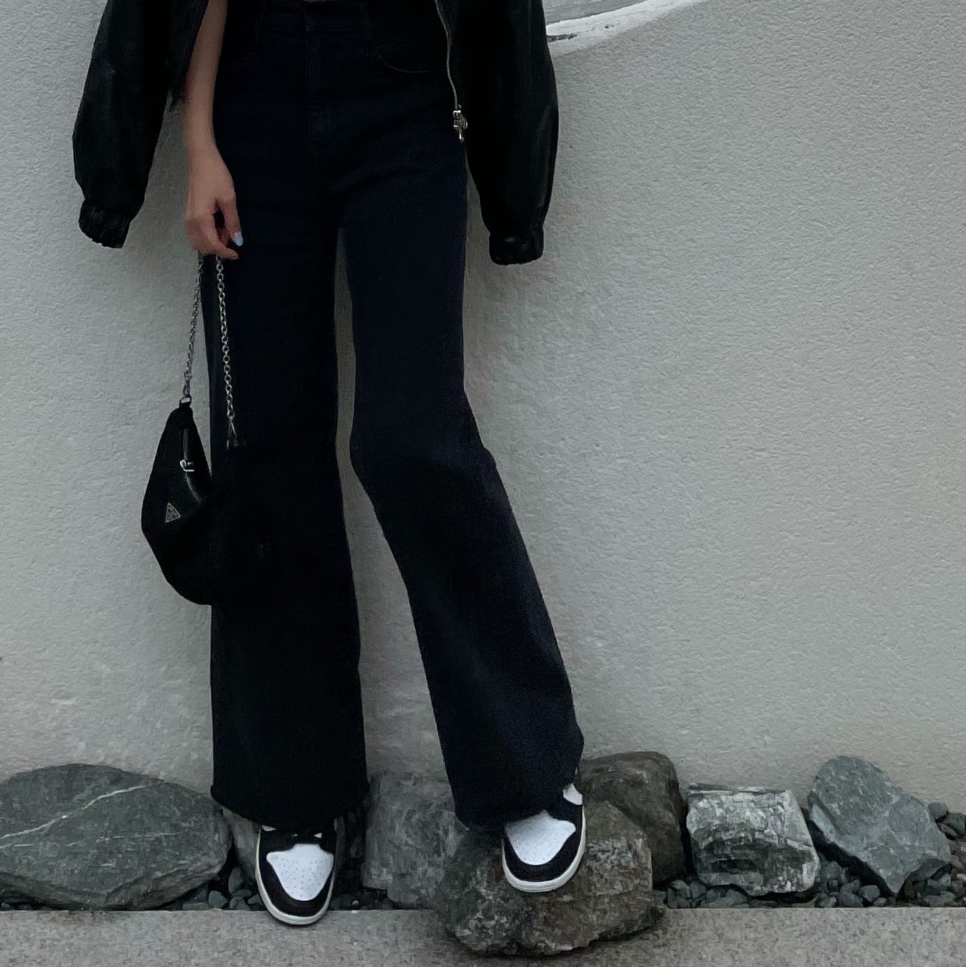 Prada Re-Edition 2005 Re-Nylon Shoulder Bag Black, (W) Nike Dunk Low Black 착용 스타일 - 2