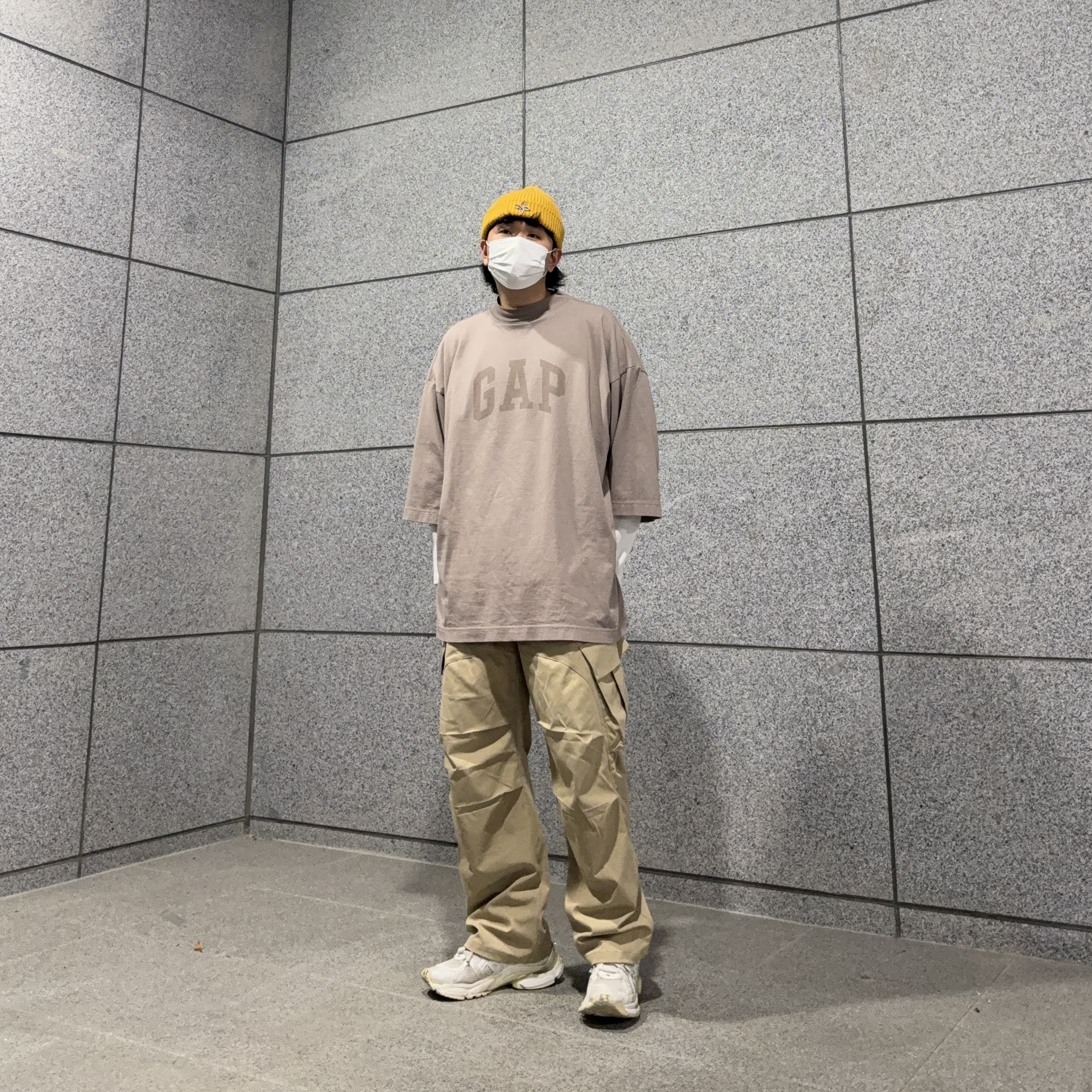 Yeezy Gap Engineered By Balenciaga Dove 3/4 Sleeve T-Shirt Beige, Surgery Clover Logo Beanie Ver.2 Mustard 착용 스타일 - 4