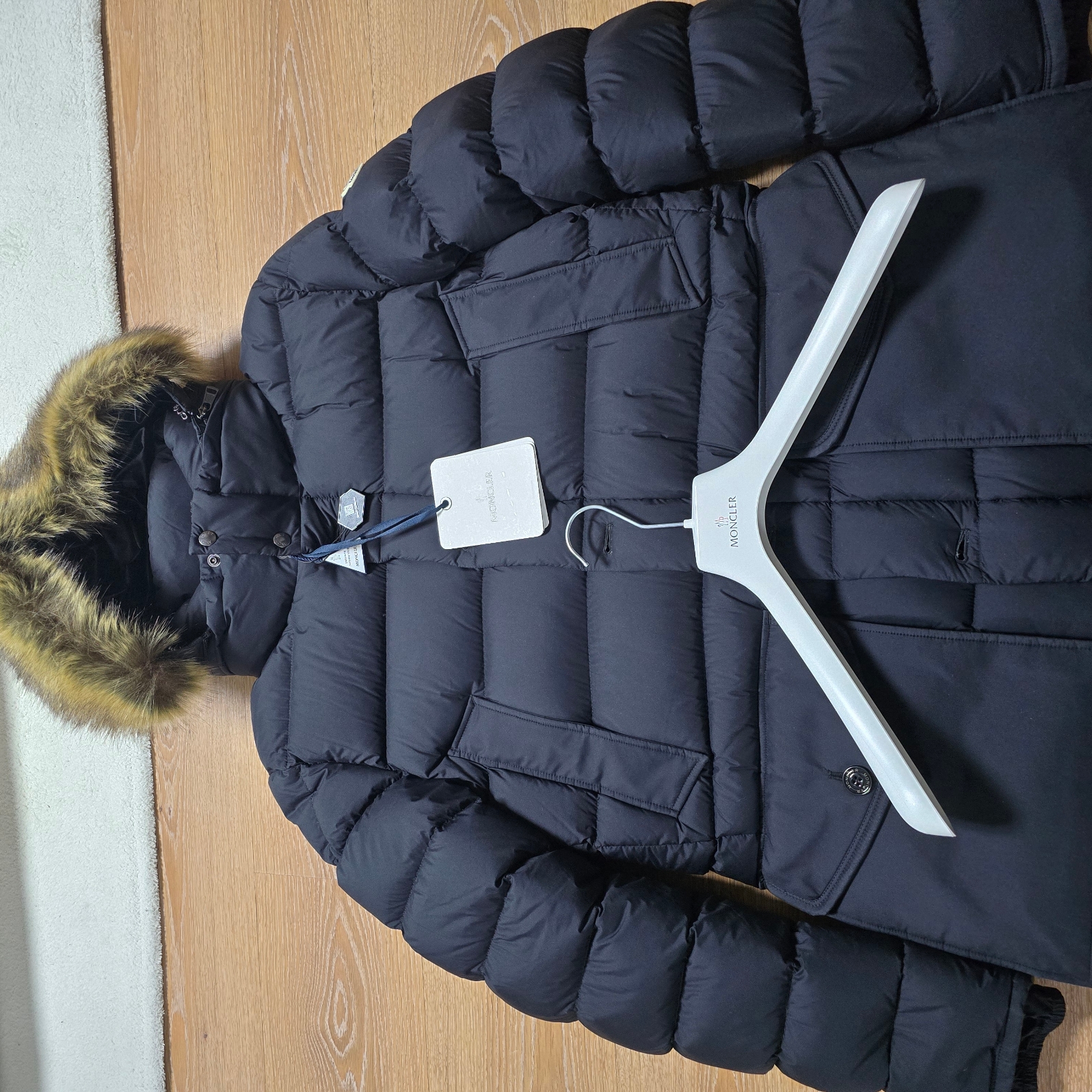 Moncler Clunye Short Down Jacket Black - 24FW 착용 스타일