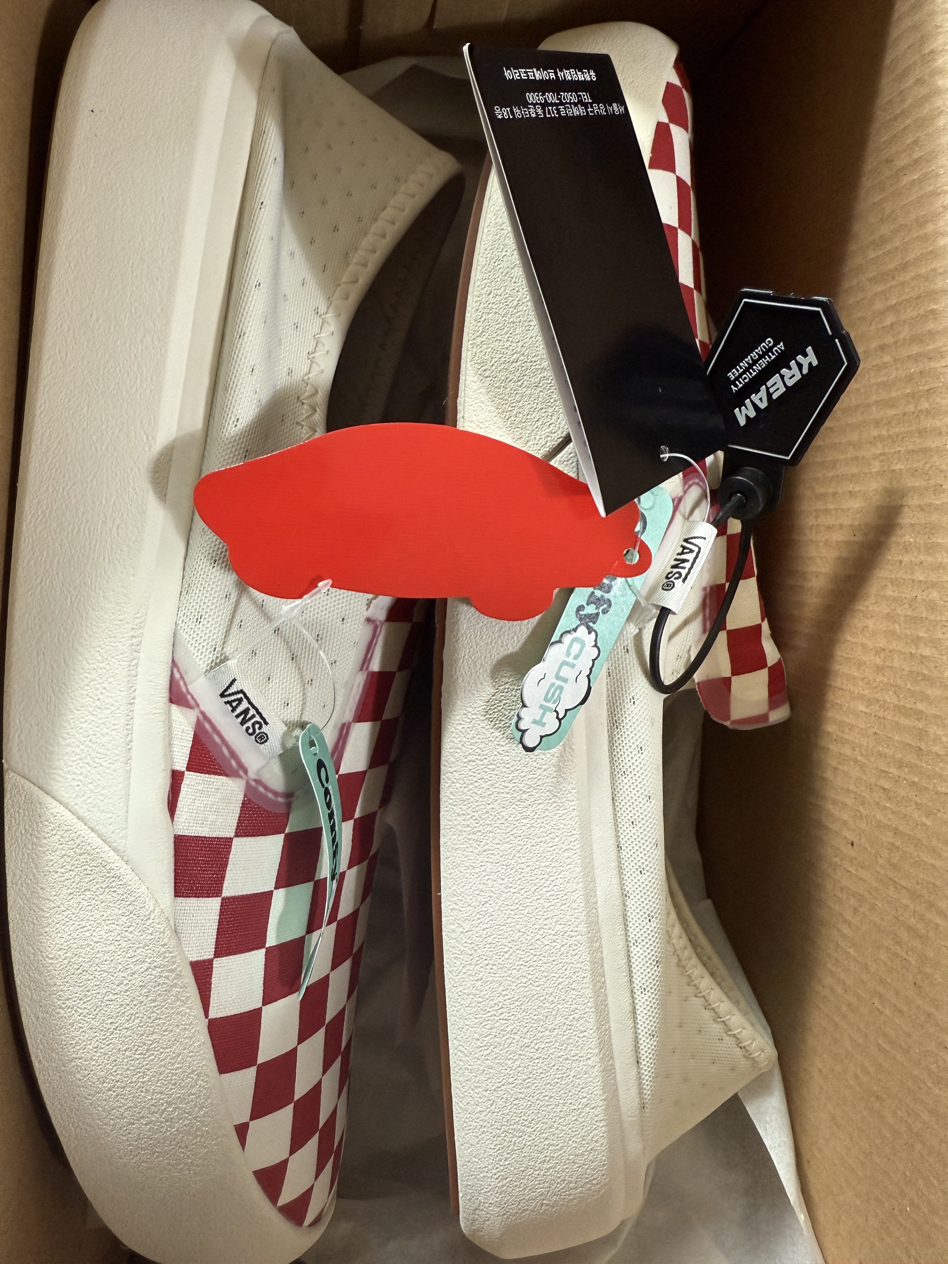 Vans ComfyCush One Checkerboard Racing Red Marshmallow 착용 스타일