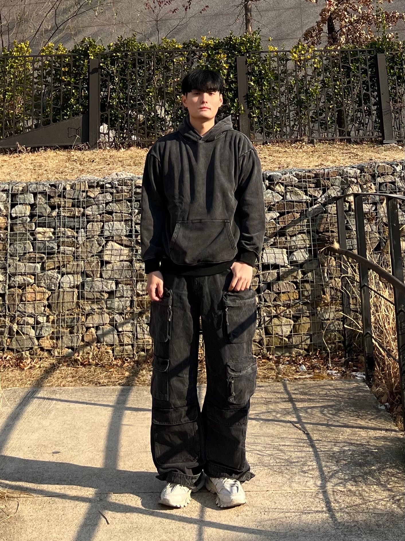 Balenciaga Track Sneakers White 착용 스타일 - 1