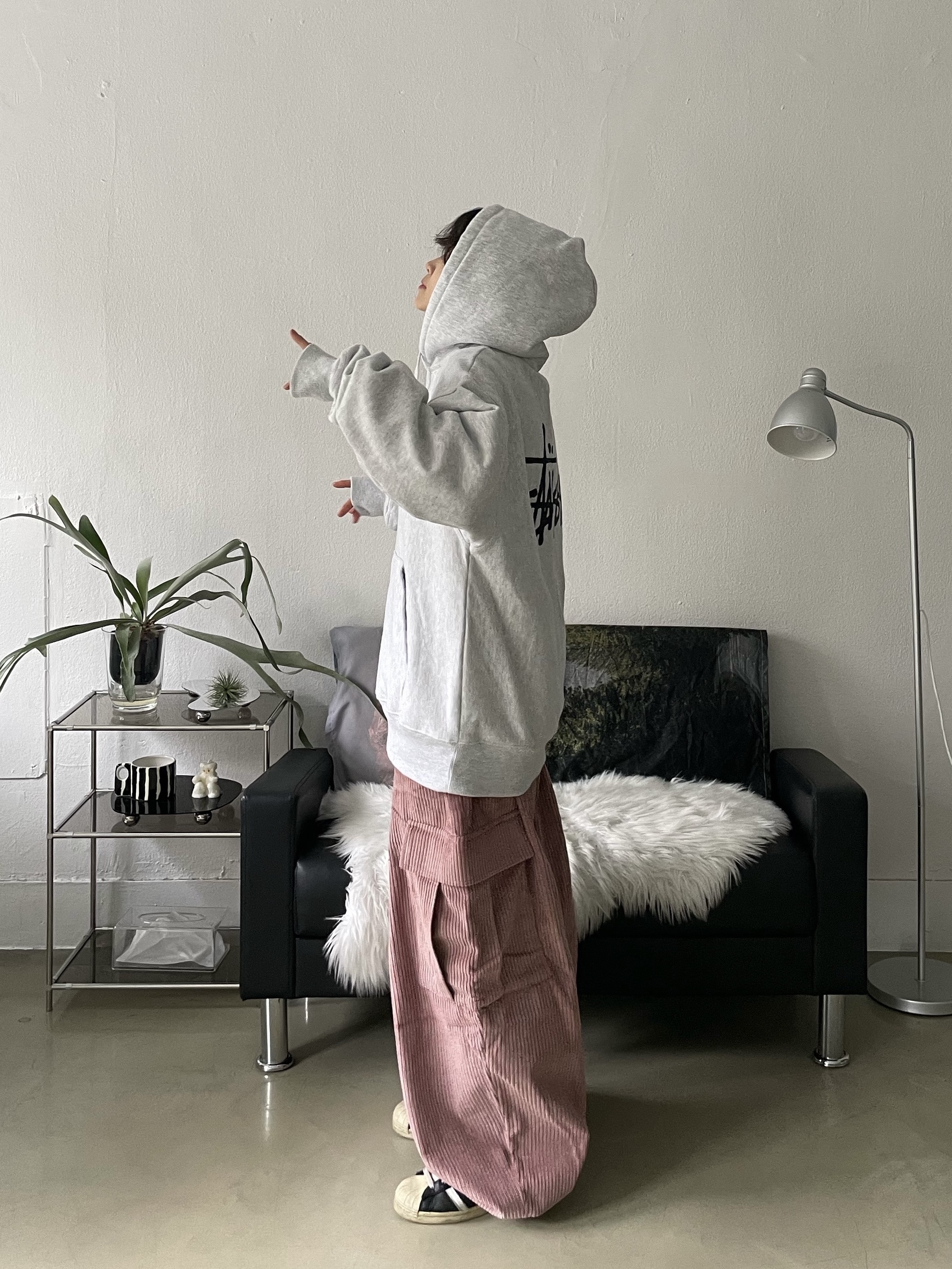 Stussy Basic Stussy Hoodie Ash Heather 2023, Adidas Superstar Premium Black White 착용 스타일 - 2