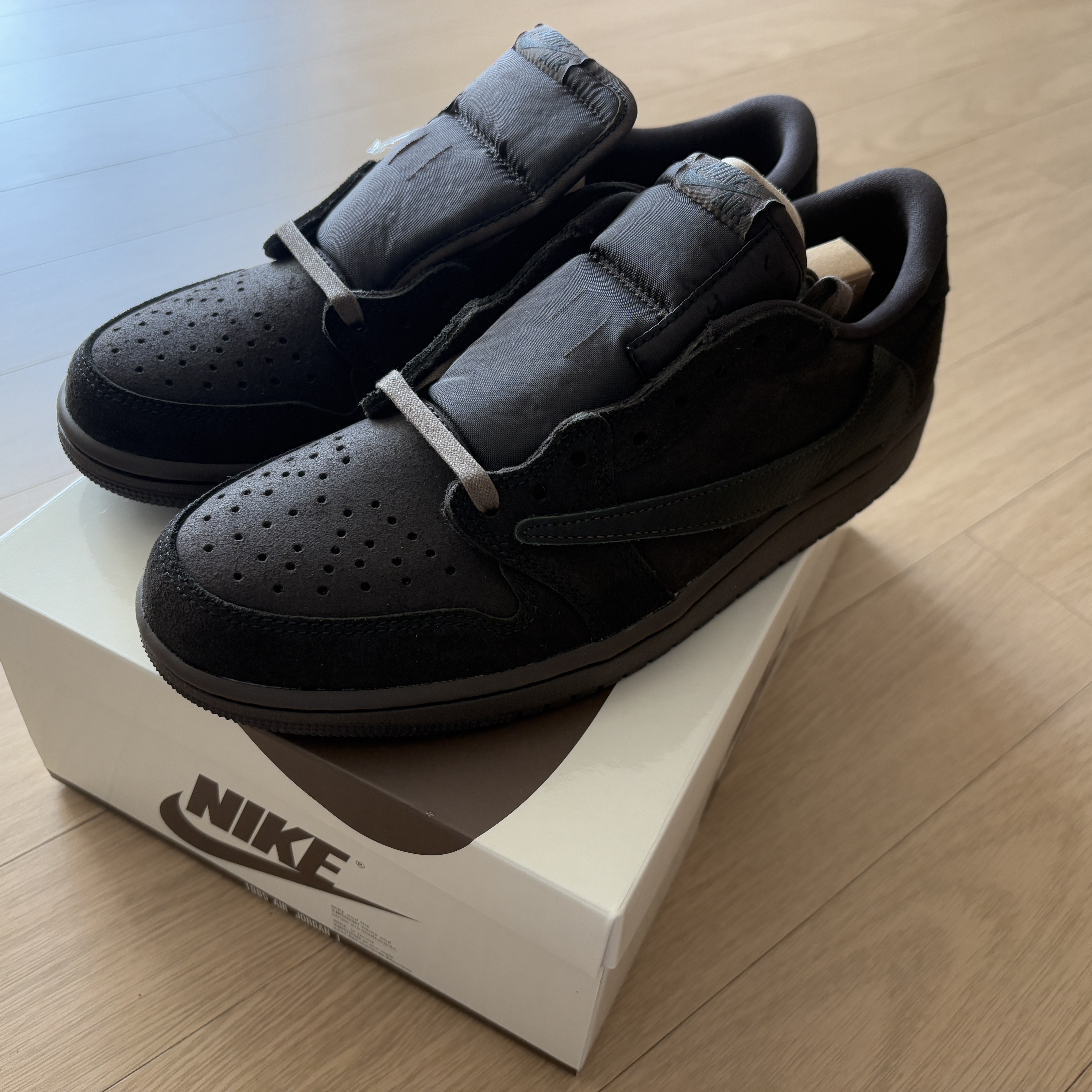 Jordan 1 x Travis Scott Retro Low OG SP Velvet Brown and Dark Mocha 착용 스타일