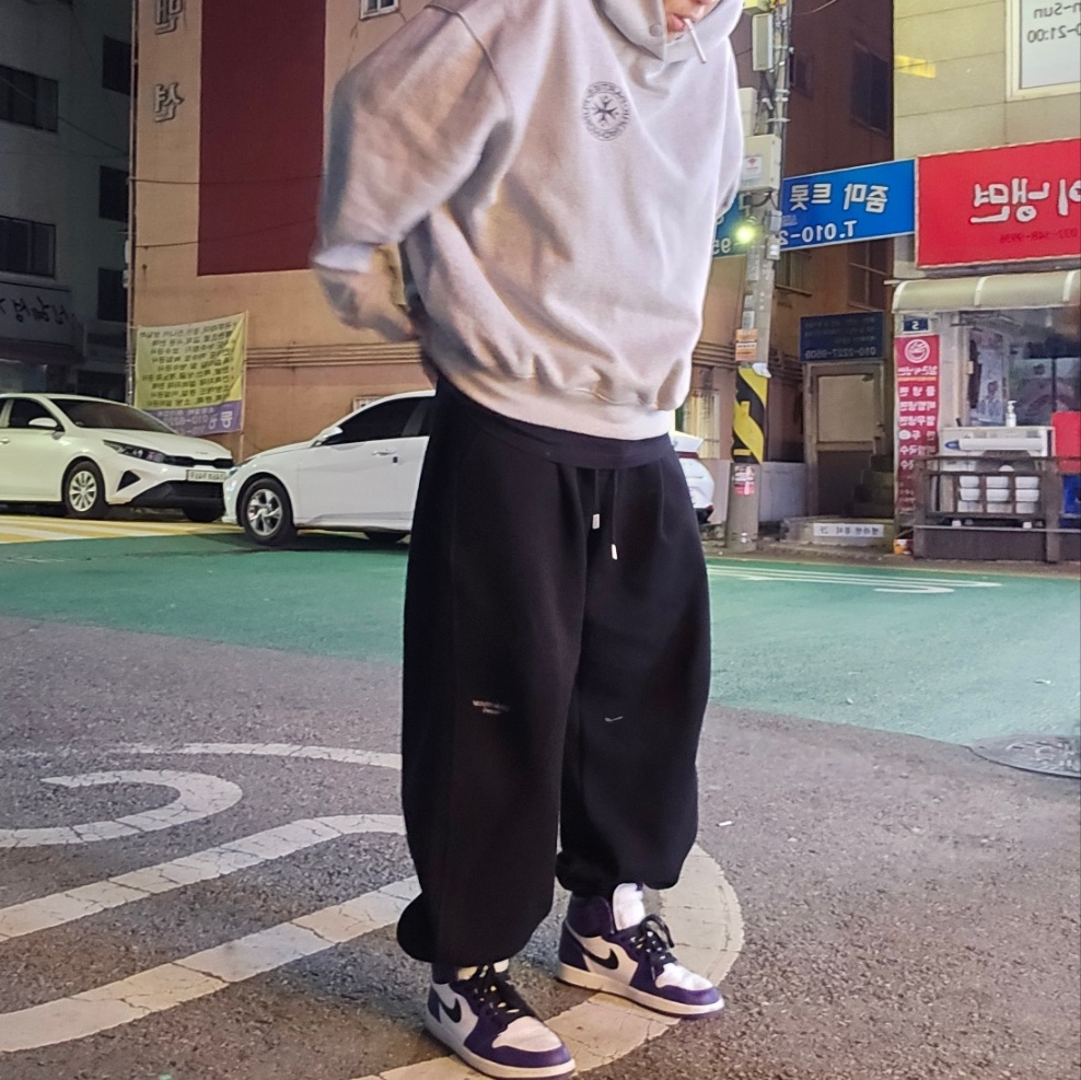 Jordan 1 Retro High Game Royal, Undermycar Mu.03 Anti Fxxking Logo Play Oversized Sweat Jogger Navy 착용 스타일