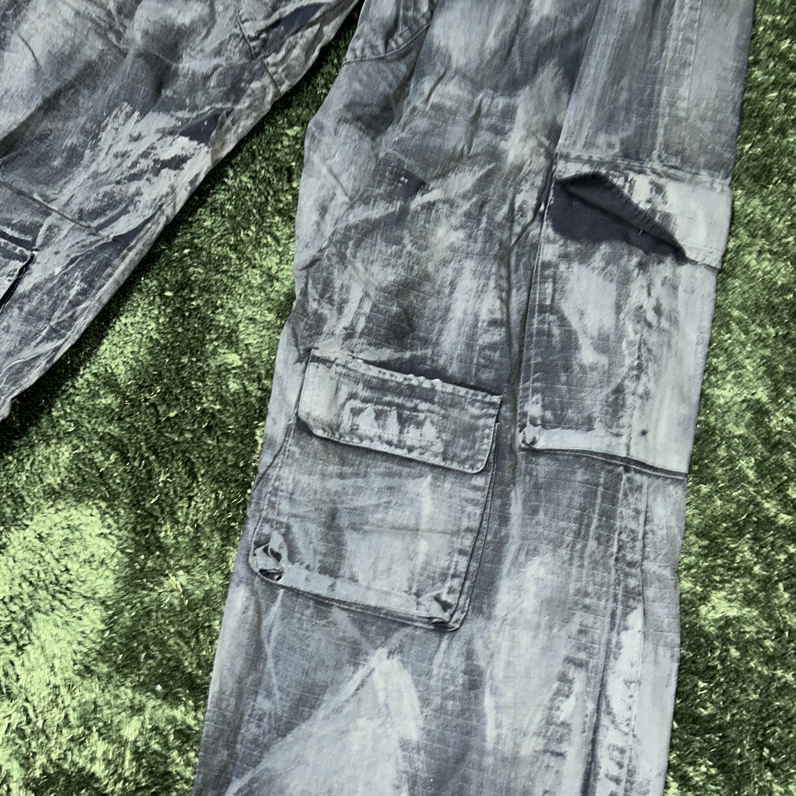 Undermycar Harban Rough Dirty Painting Wide Cargo Pants Lint - 23SS 착용 스타일 - 8