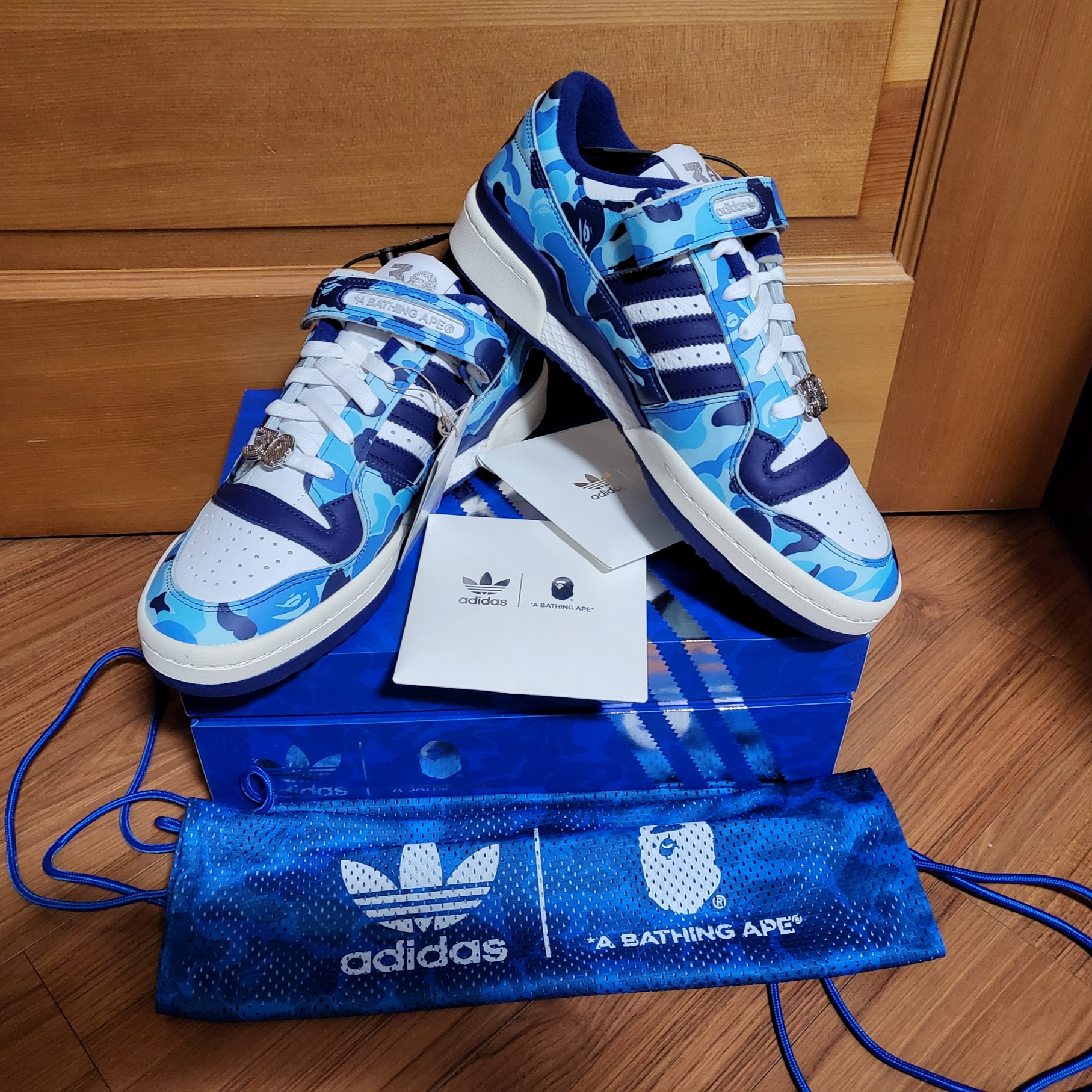 Adidas x BAPE Forum 84 Low Blue Camo 착용 스타일